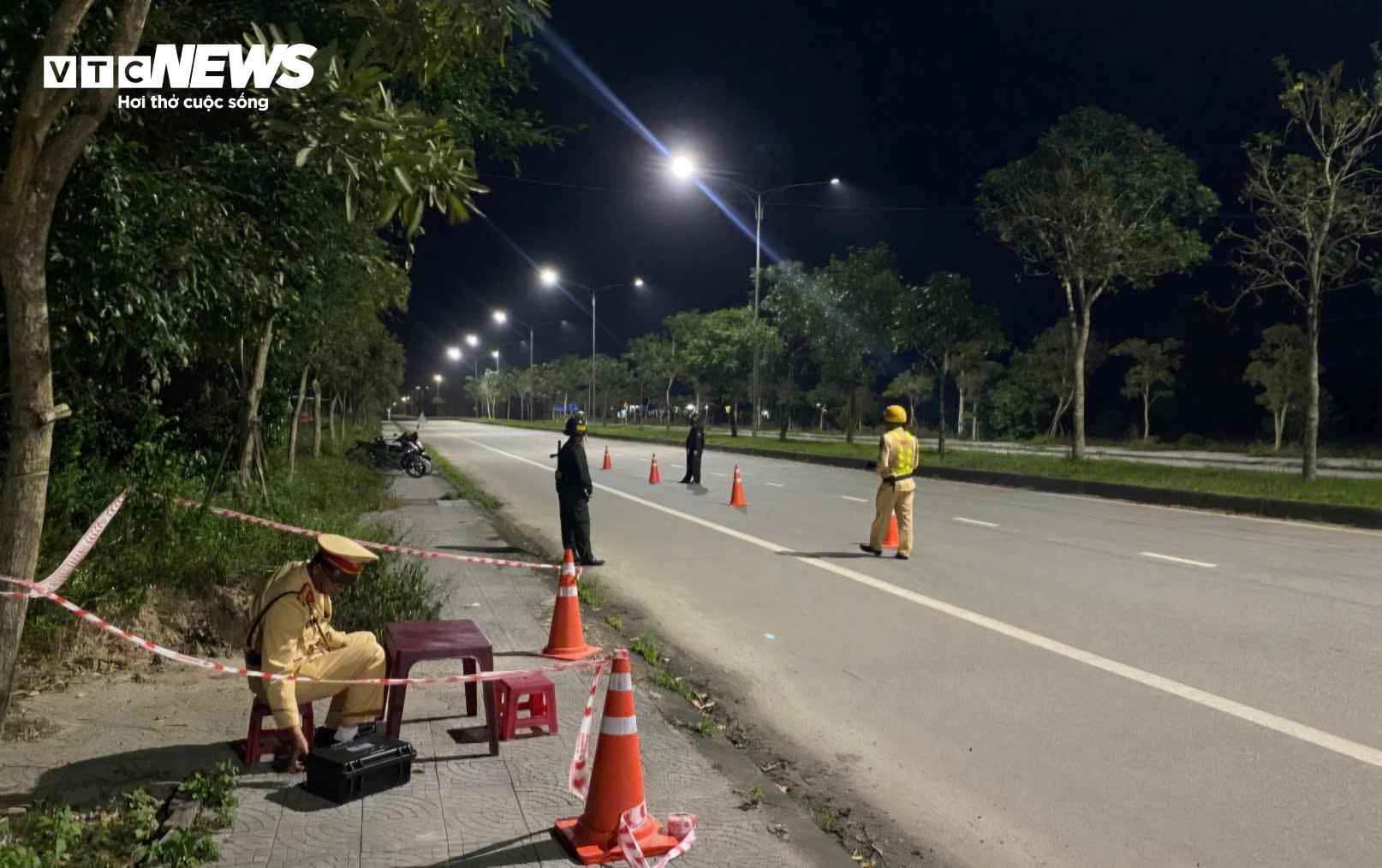 CSGT TP Huế xuyên đêm xử lý 'ma men' dịp đầu năm mới Bính Ngọ - 8