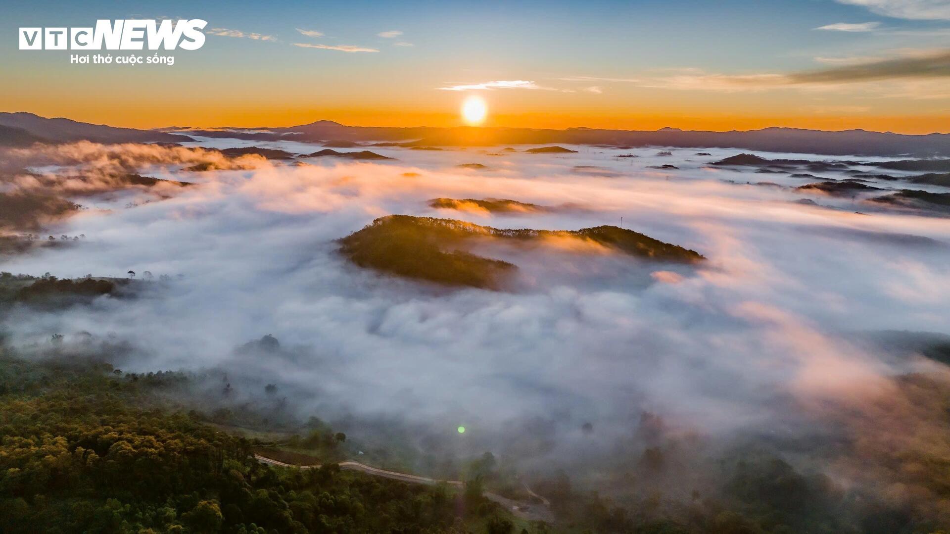 Săn biển mây đầu xuân trên cao nguyên Măng Đen - 4