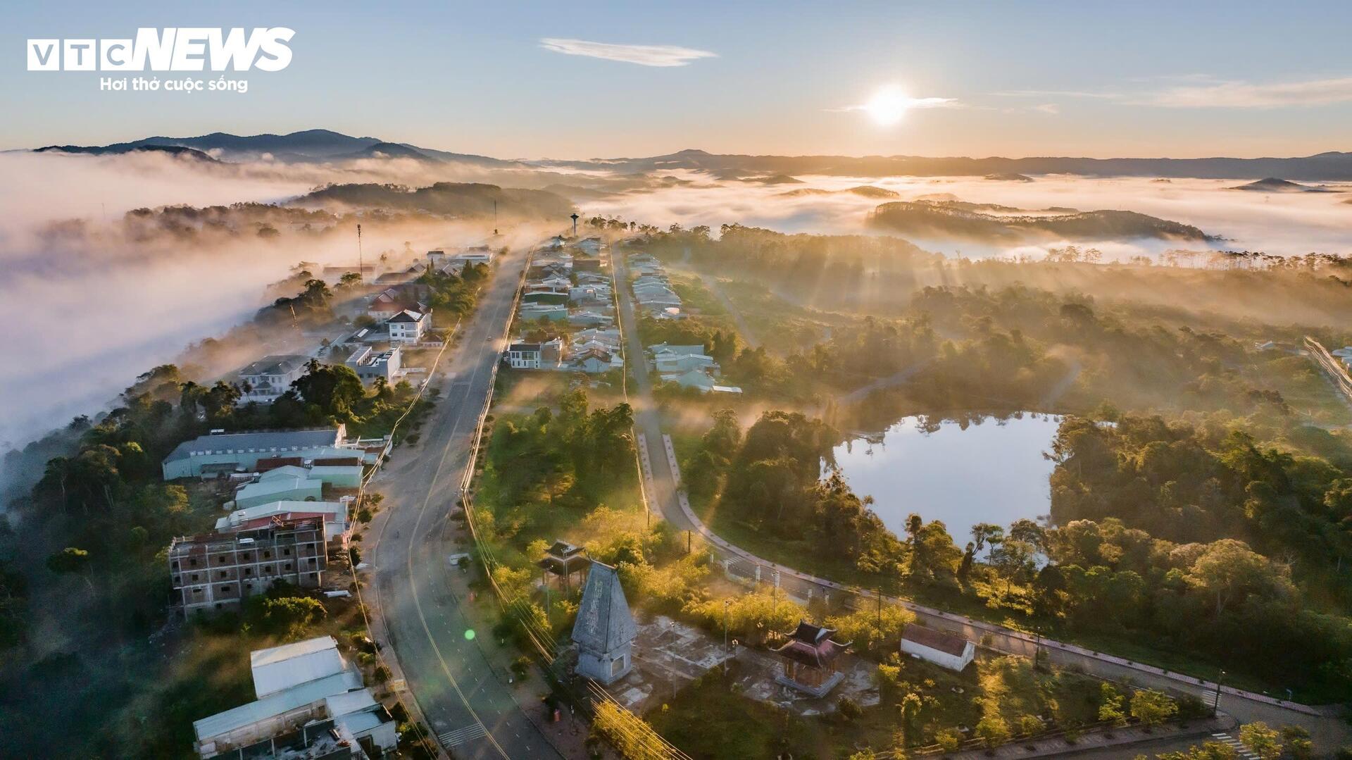 Săn biển mây đầu xuân trên cao nguyên Măng Đen - 7