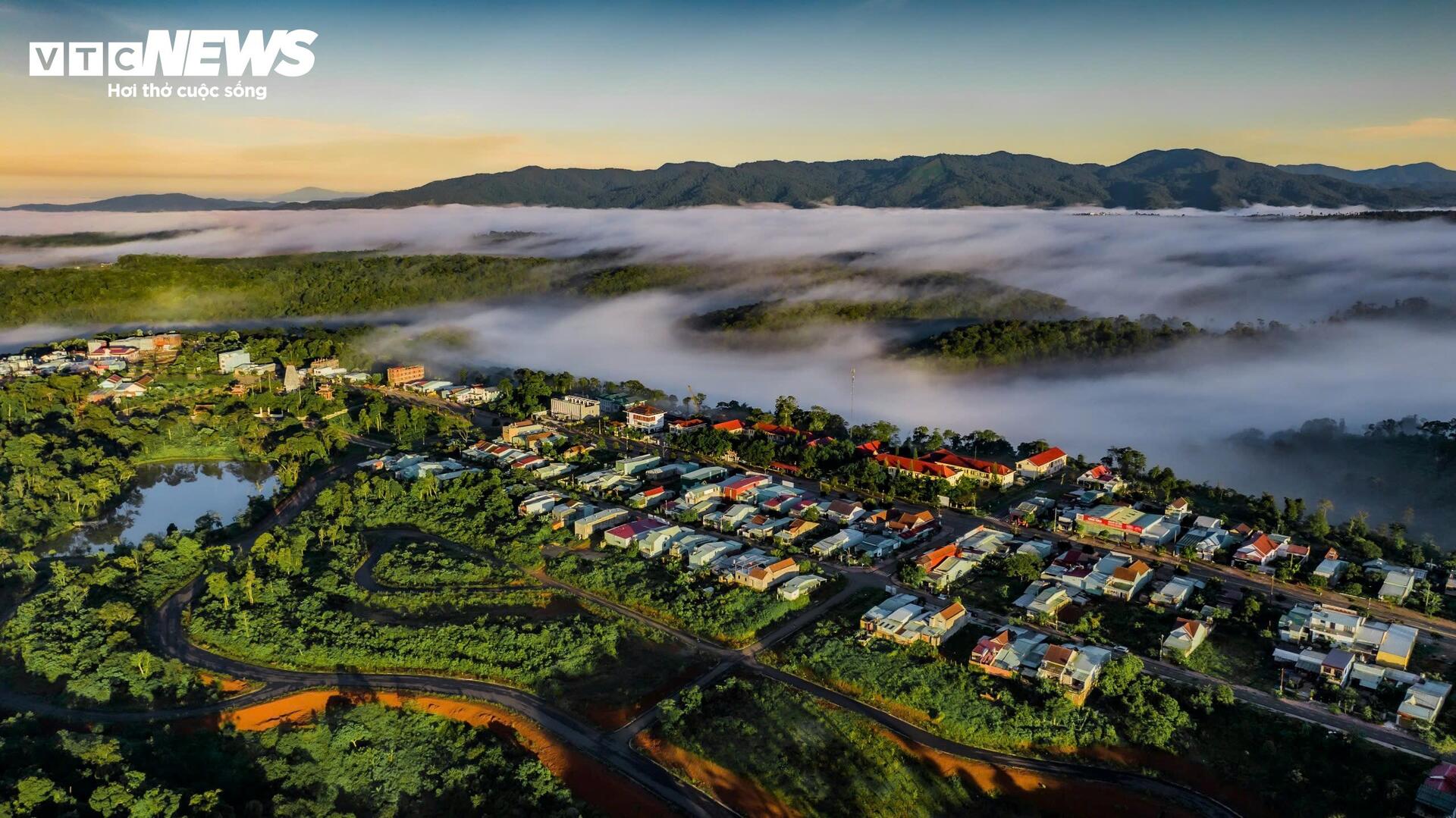 Săn biển mây đầu xuân trên cao nguyên Măng Đen - 1