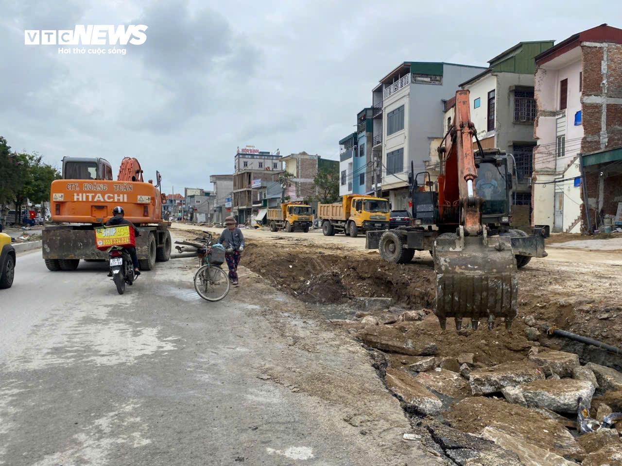 Dự án hơn 1000 tỷ đồng ở Thanh Hoá không rào chắn, người dân nơm nớp lo tai nạn - 4