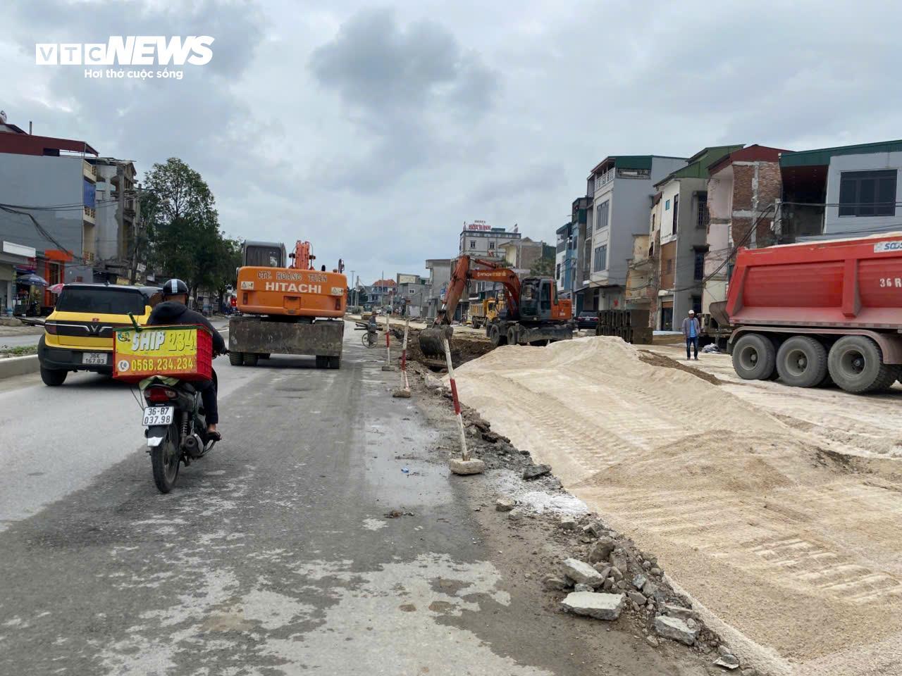 Dự án hơn 1000 tỷ đồng ở Thanh Hoá không rào chắn, người dân nơm nớp lo tai nạn - 5