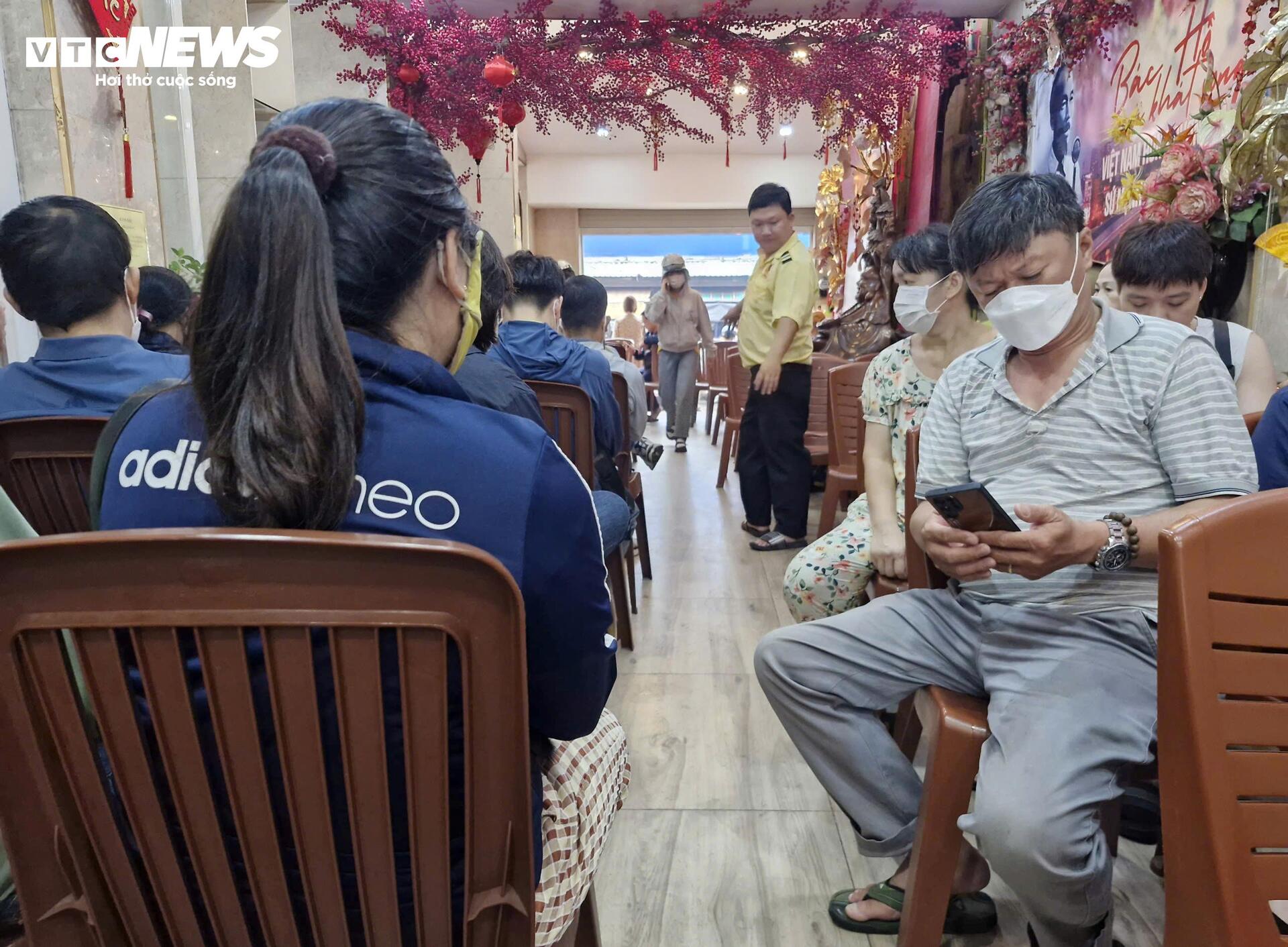 Mỗi khách được mua tối đa 5 chỉ vàng nhẫn trong ngày vía thần Tài - 17