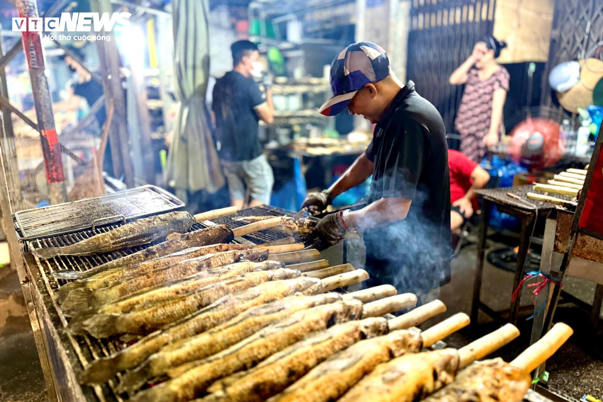 Phố cá lóc nướng TP.HCM dè dặt vào mùa Thần Tài - 5