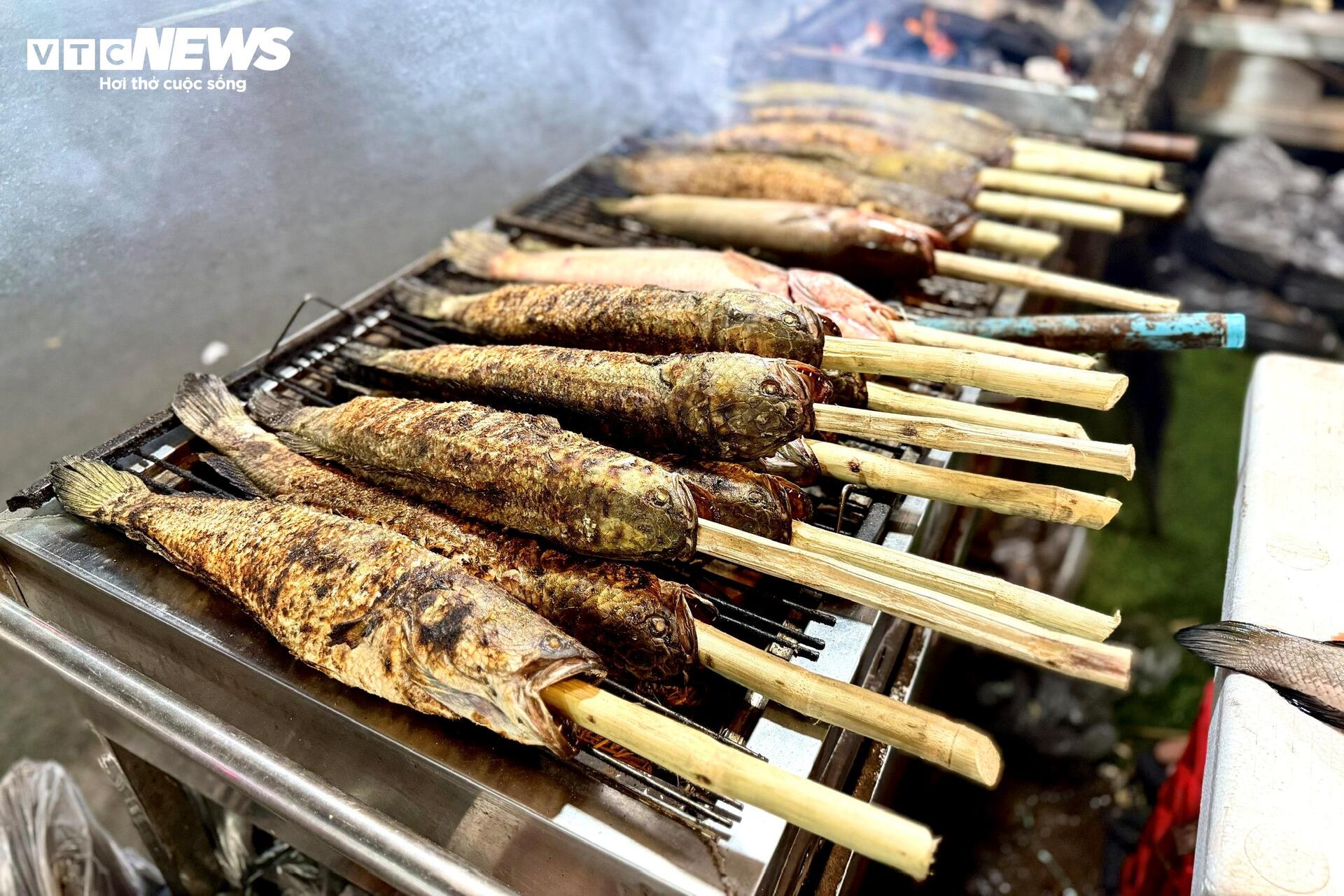 Phố cá lóc nướng TP.HCM dè dặt vào mùa Thần Tài - 10