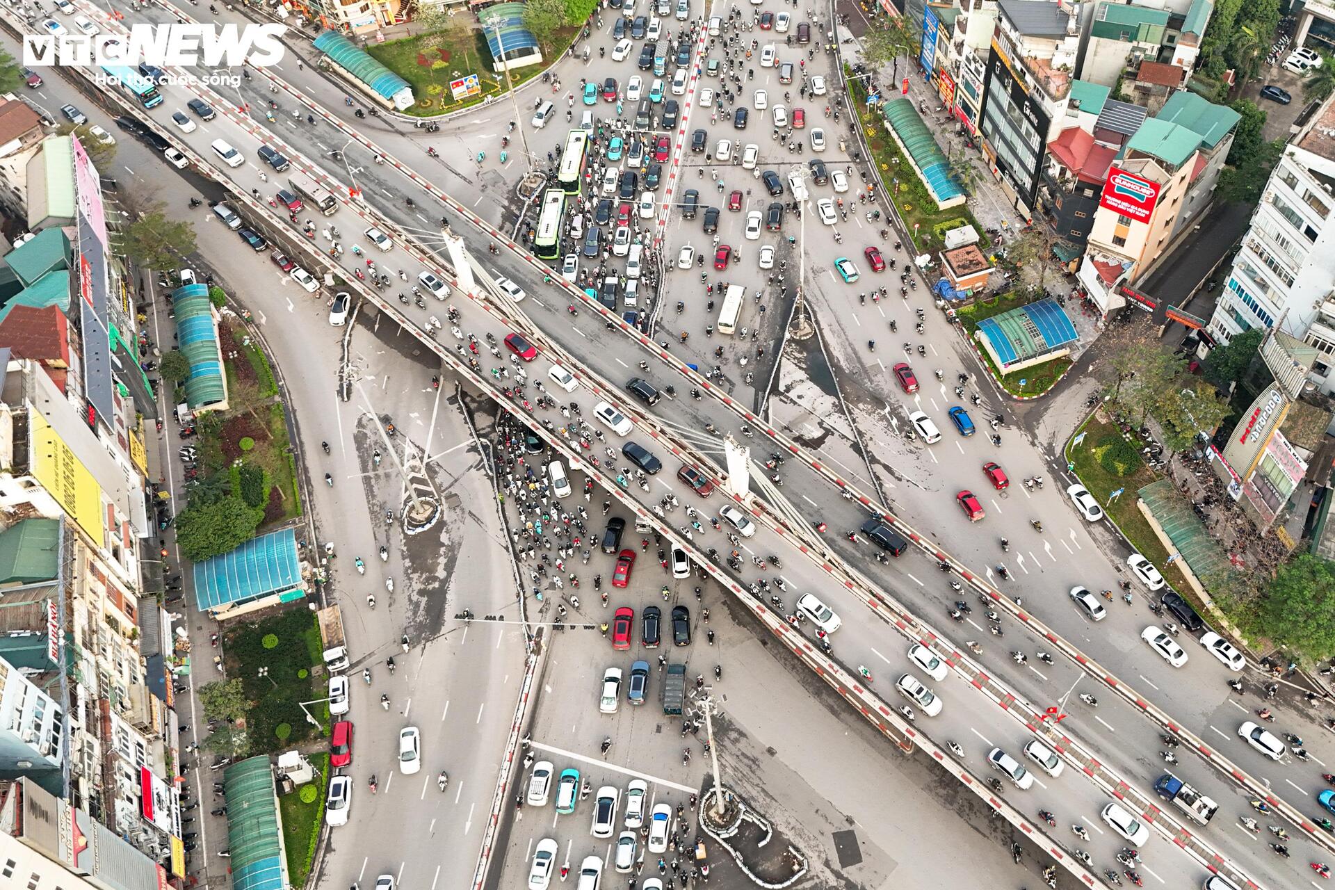 Hiện trạng đường Láng trước đề xuất mở rộng lên gần 54m - 14