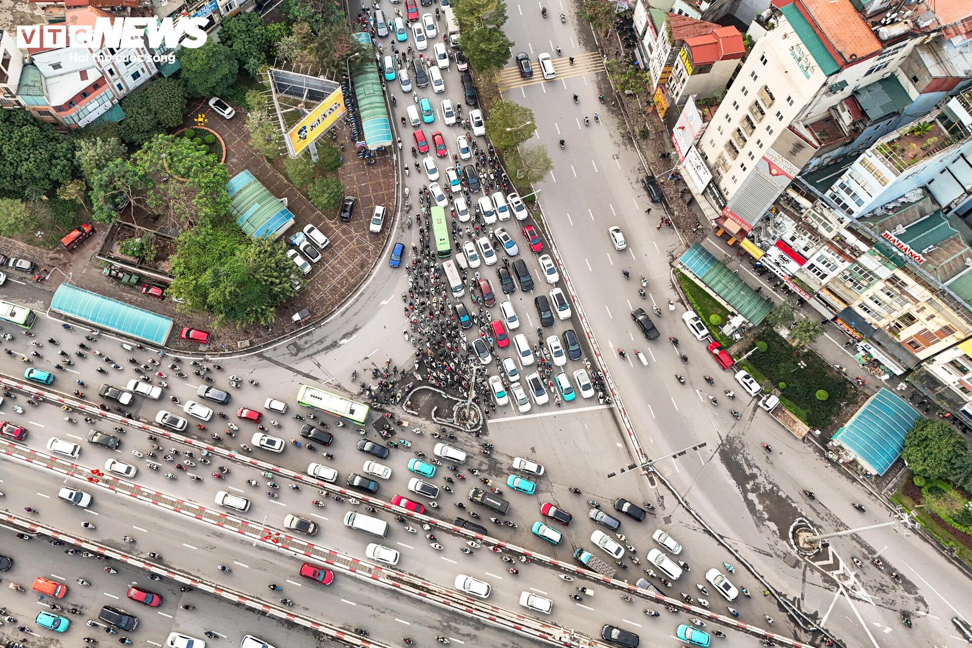 Hiện trạng đường Láng trước đề xuất mở rộng lên gần 54m - 5