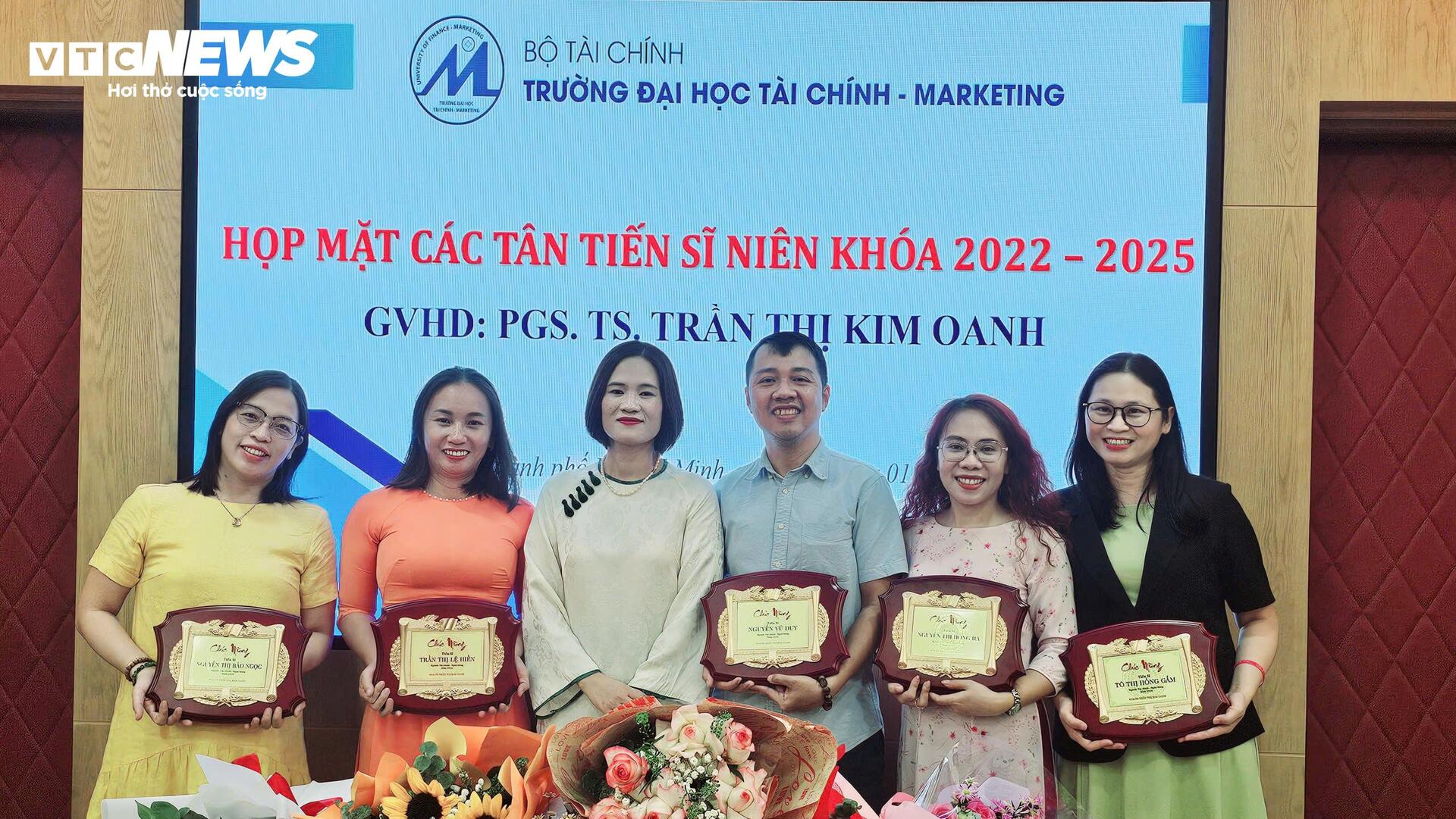 Ứng cử ĐBQH khóa XVI, nữ Phó Giáo sư nhấn mạnh vai trò khoa học trước cử tri - 2