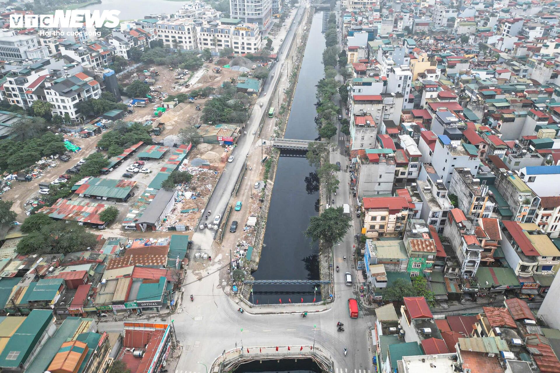 Diện mạo mới của đoạn đường từng chi chít ‘ổ voi, ổ gà’ ở Hà Nội - 11