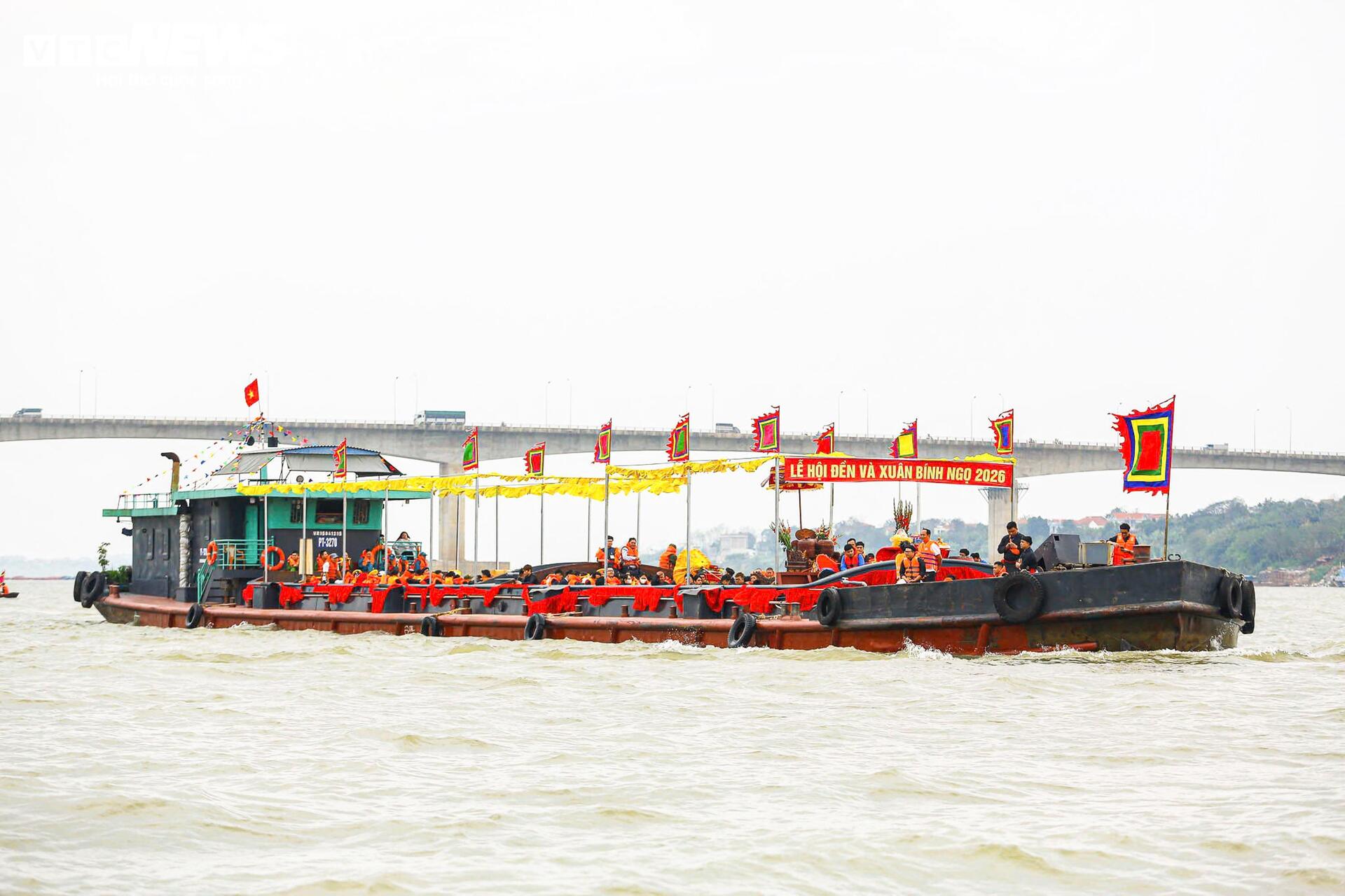 CSGT đường thủy Hà Nội bảo đảm an toàn cho lễ hội - 10