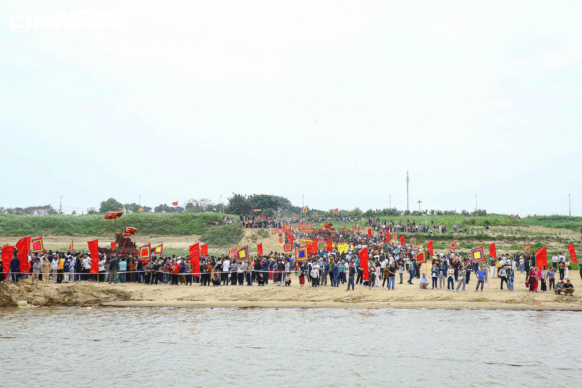 CSGT đường thủy Hà Nội bảo đảm an toàn cho lễ hội - 2