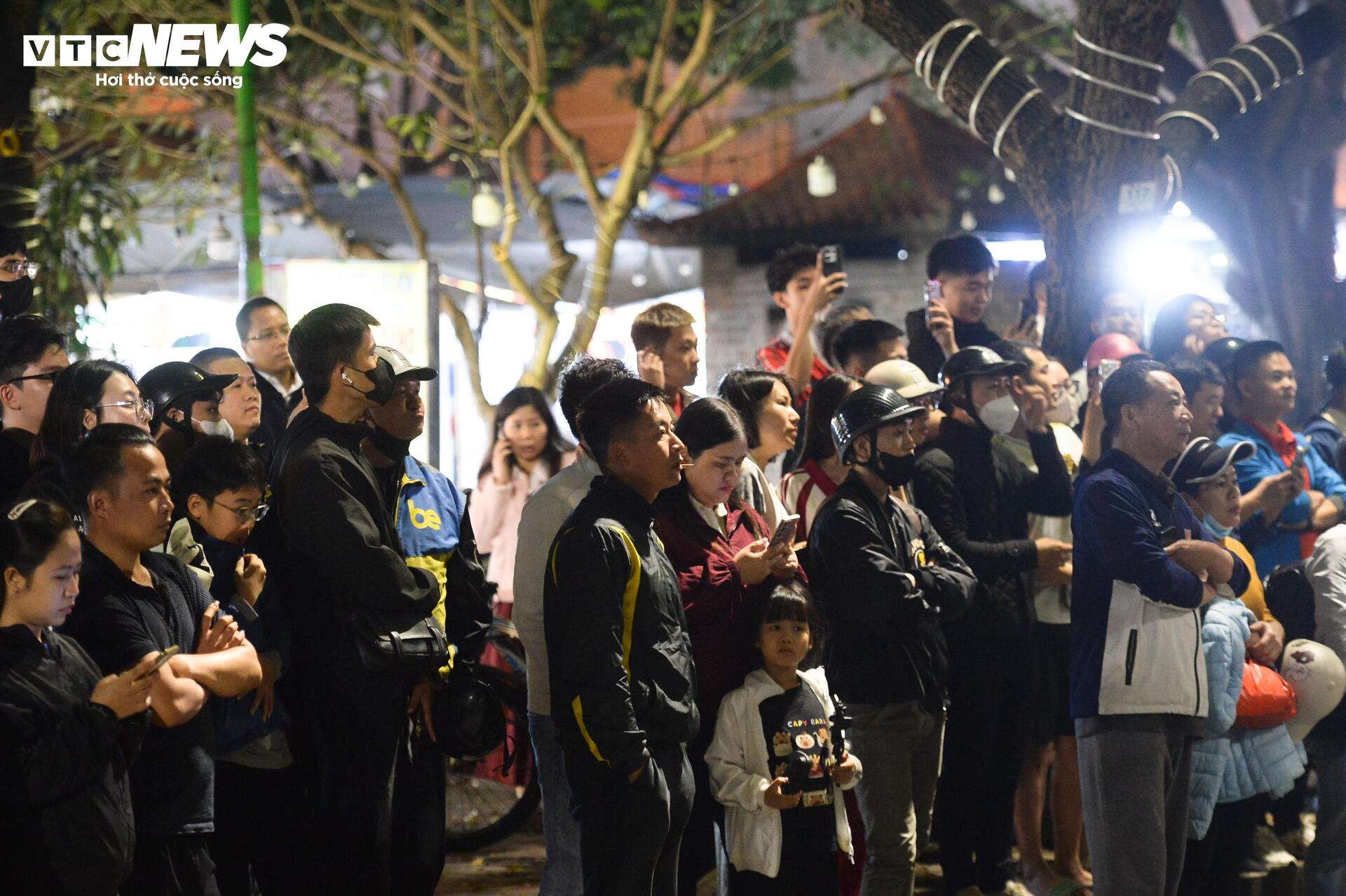 Hiện trường ngổn ngang sau vụ ô tô tông liên hoàn 7 phương tiện ở Hà Nội - 13