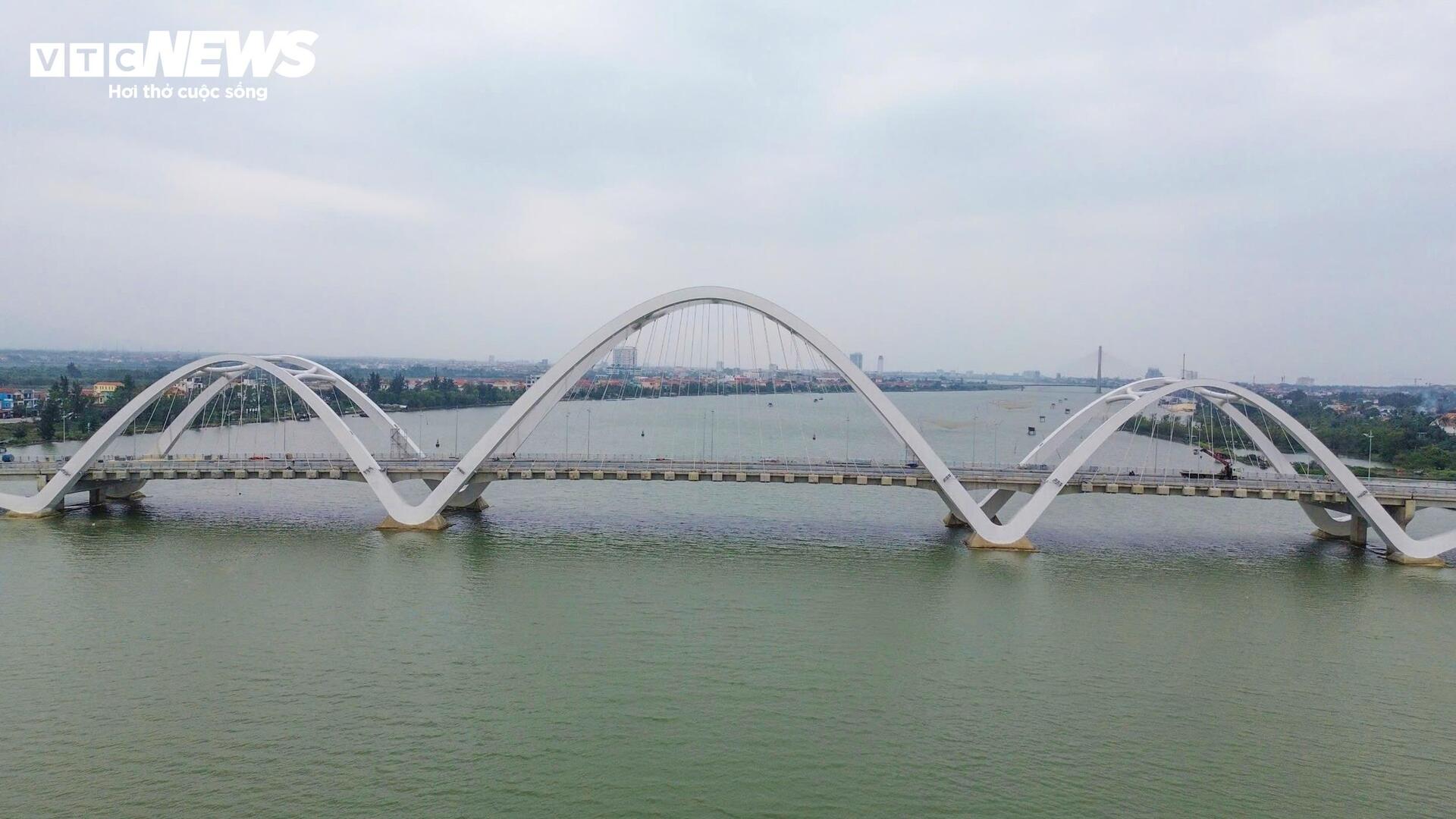 Vì sao cầu 1.300 tỷ ở Quảng Trị làm xong, nhưng đường dẫn vẫn tắc? - 1