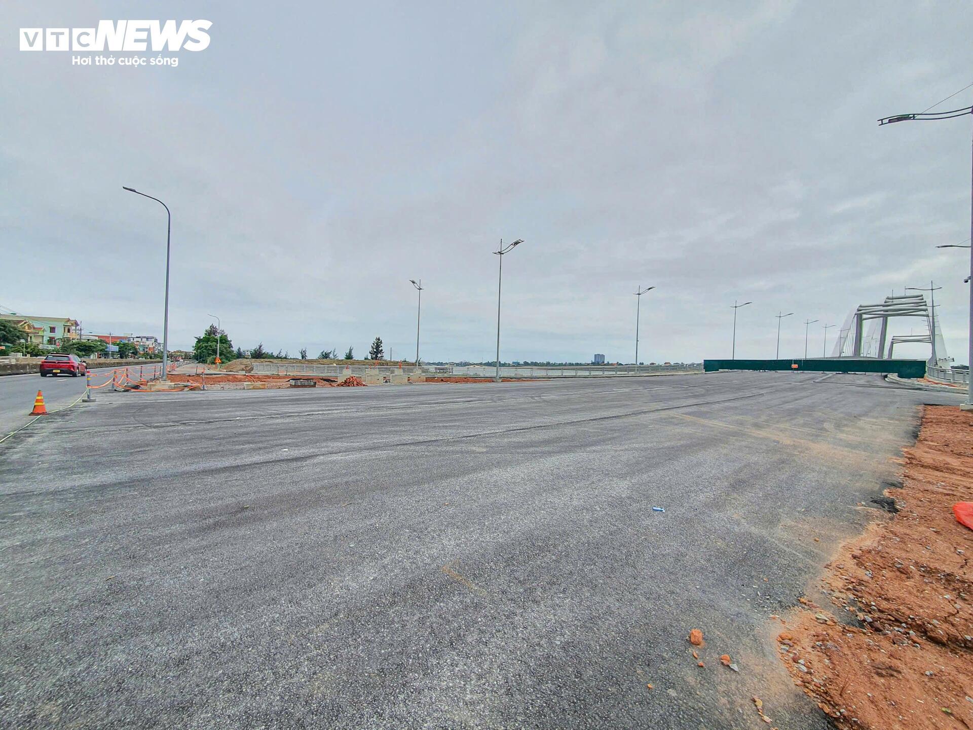 Vì sao cầu 1.300 tỷ ở Quảng Trị làm xong, nhưng đường dẫn vẫn tắc? - 8