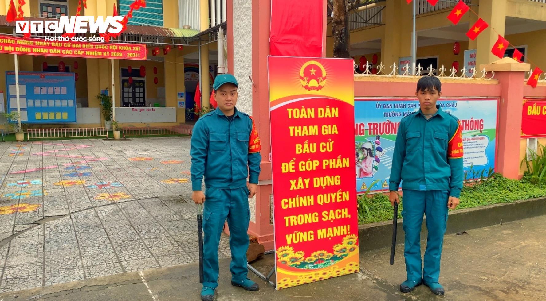  Huế rực rỡ cờ hoa, mừng ngày hội toàn dân đi bầu cử - 10