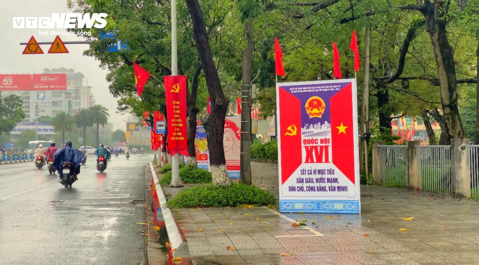  Huế rực rỡ cờ hoa, mừng ngày hội toàn dân đi bầu cử - 4