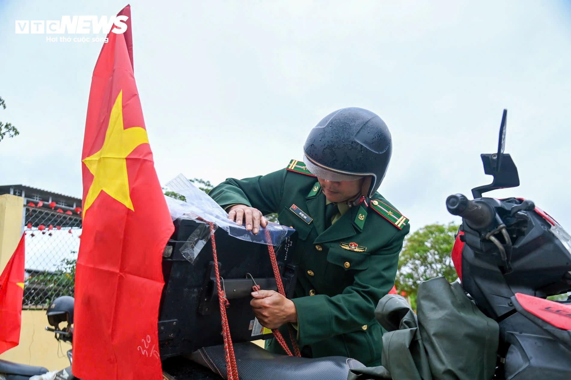 Theo chân bộ đội biên phòng tuyên truyền cho ngày bầu cử ở rẻo cao A Lưới - 3