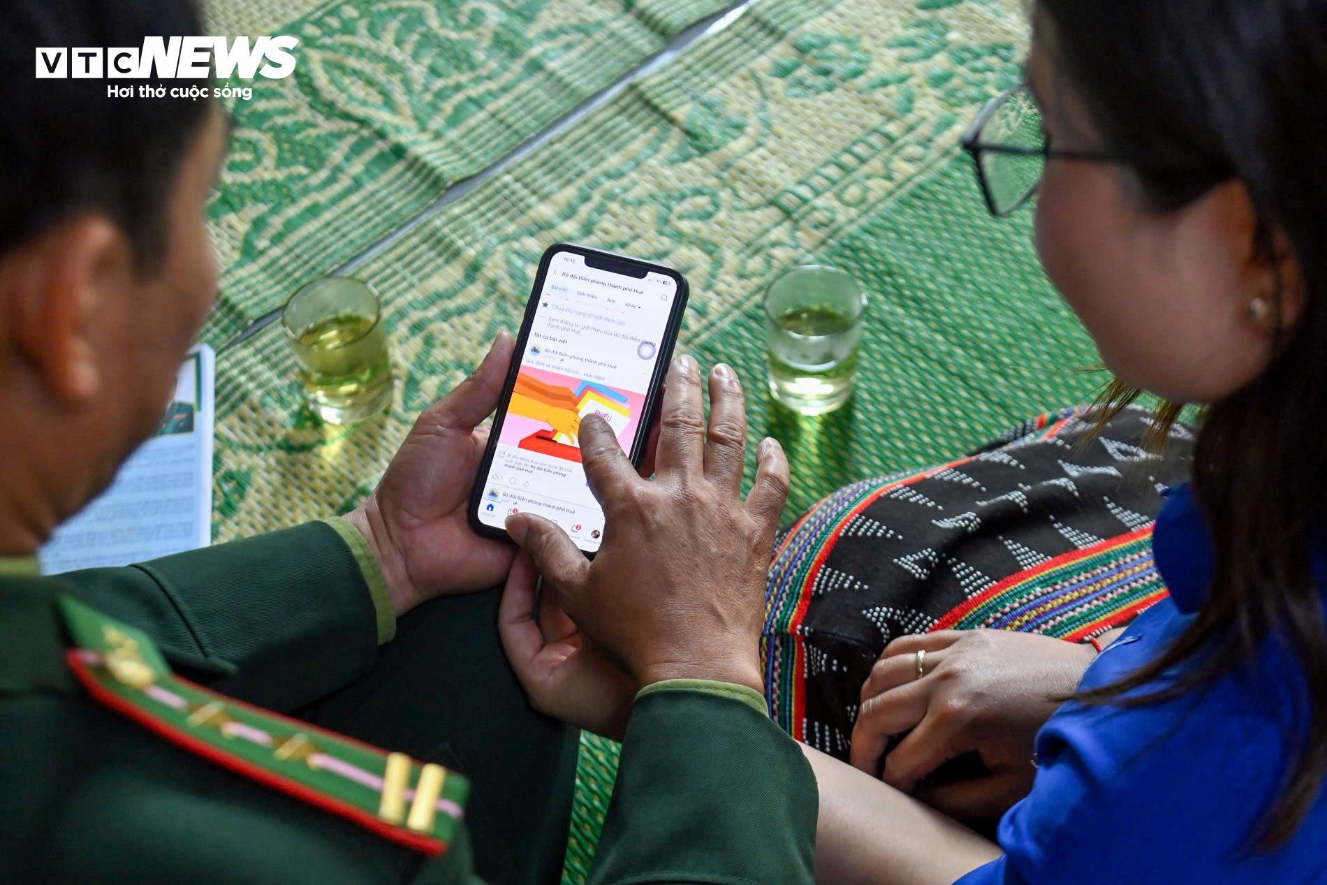 Theo chân bộ đội biên phòng tuyên truyền cho ngày bầu cử ở rẻo cao A Lưới - 8