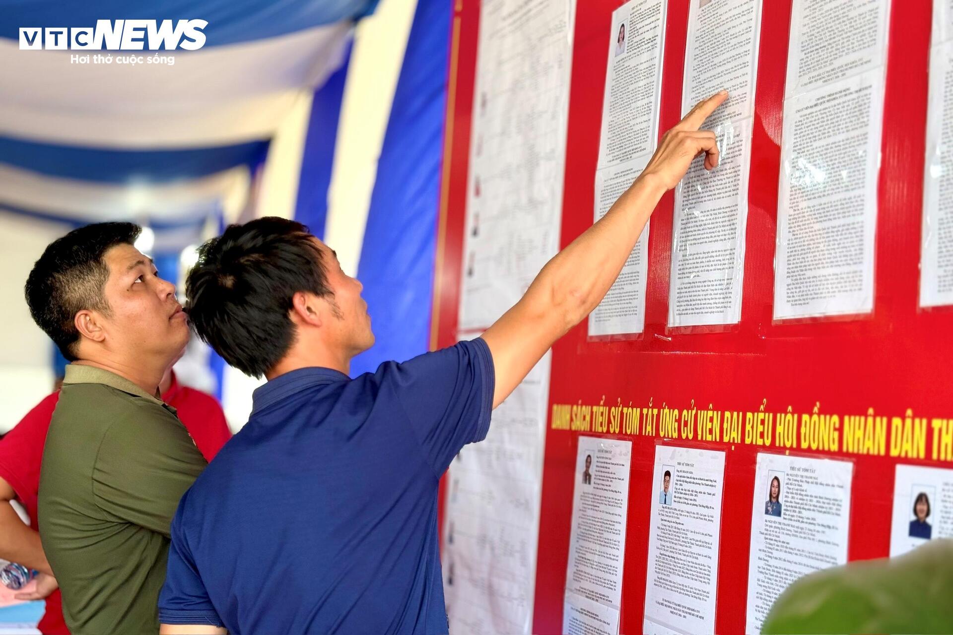 Hơn 96% cử tri cả nước đi bầu cử - 13