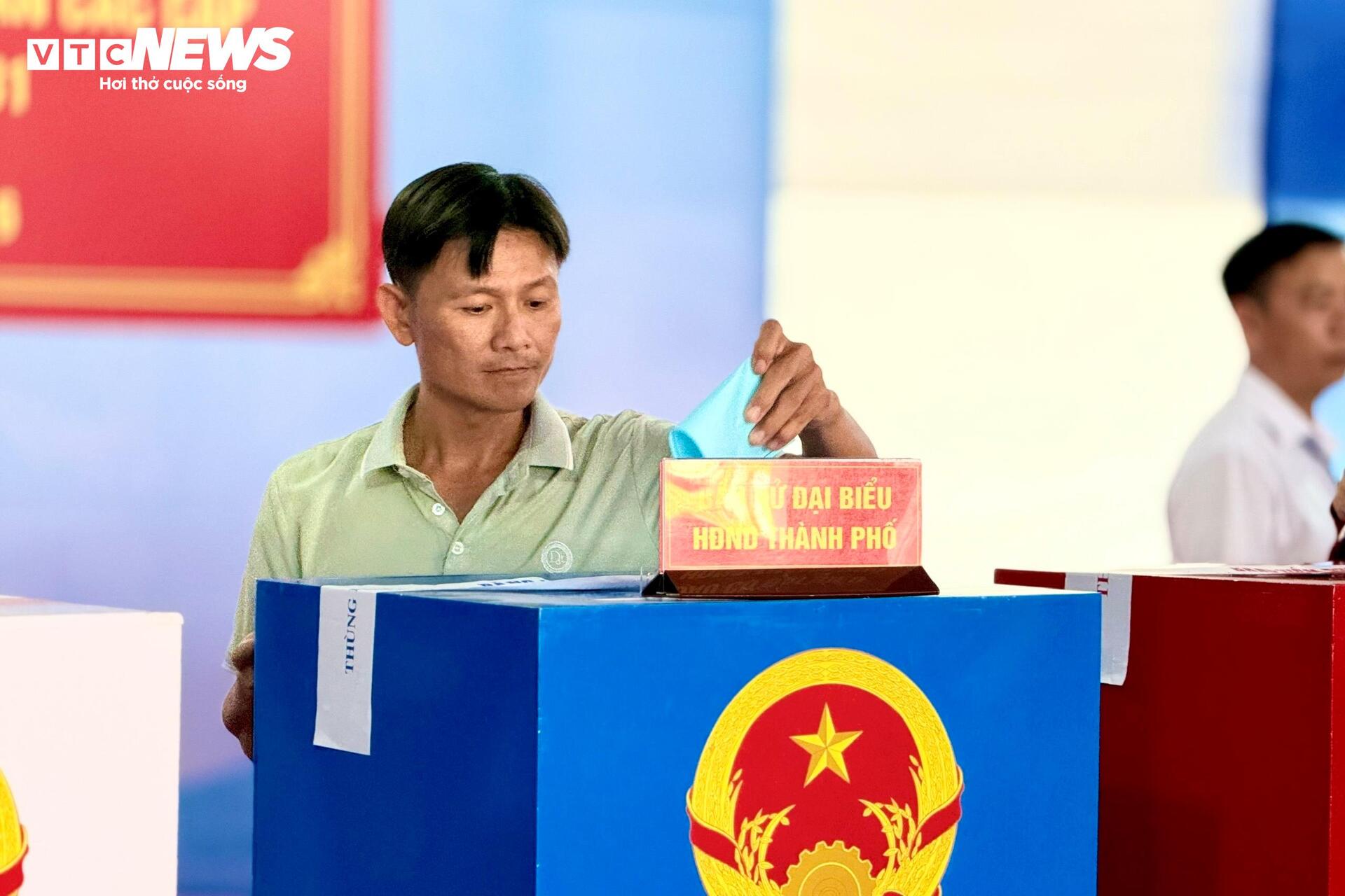 Hơn 96% cử tri cả nước đi bầu cử - 20