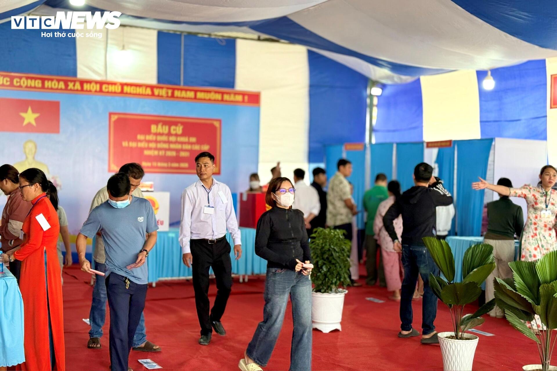 Hơn 96% cử tri cả nước đi bầu cử - 21