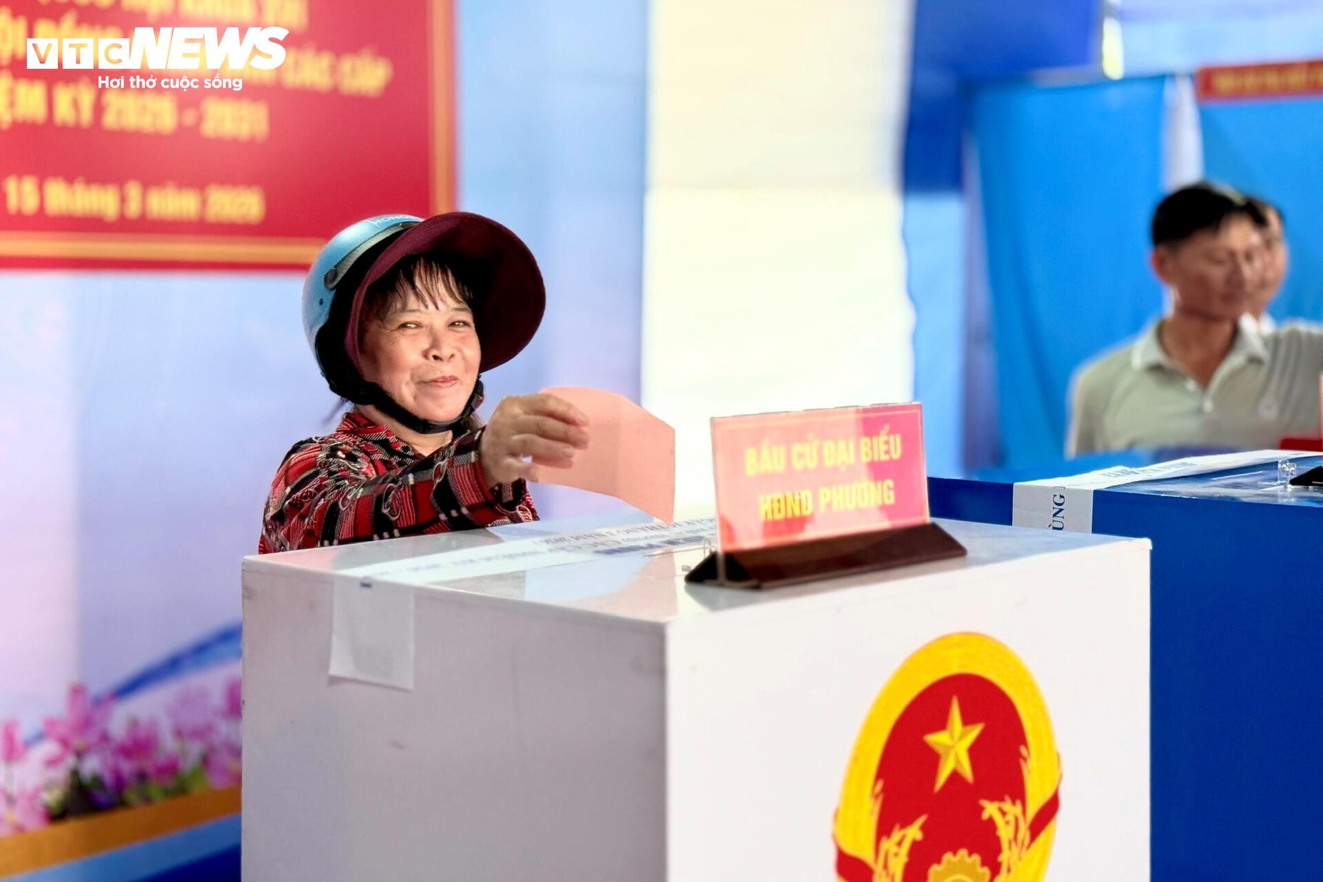 Hơn 96% cử tri cả nước đi bầu cử - 19