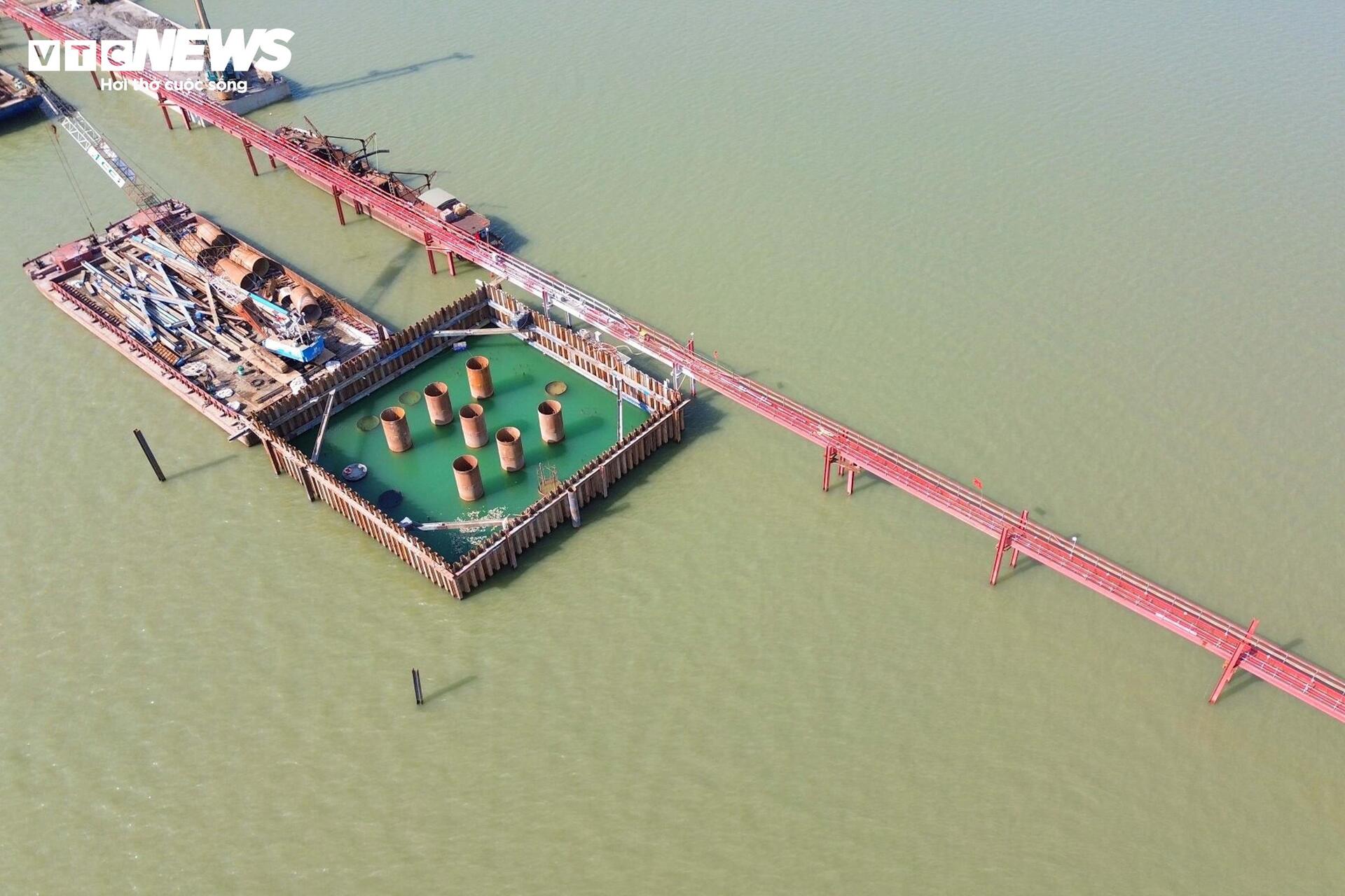 Đại công trường cầu Hồng Hà vượt sông Hồng sau 5 tháng thi công - 11