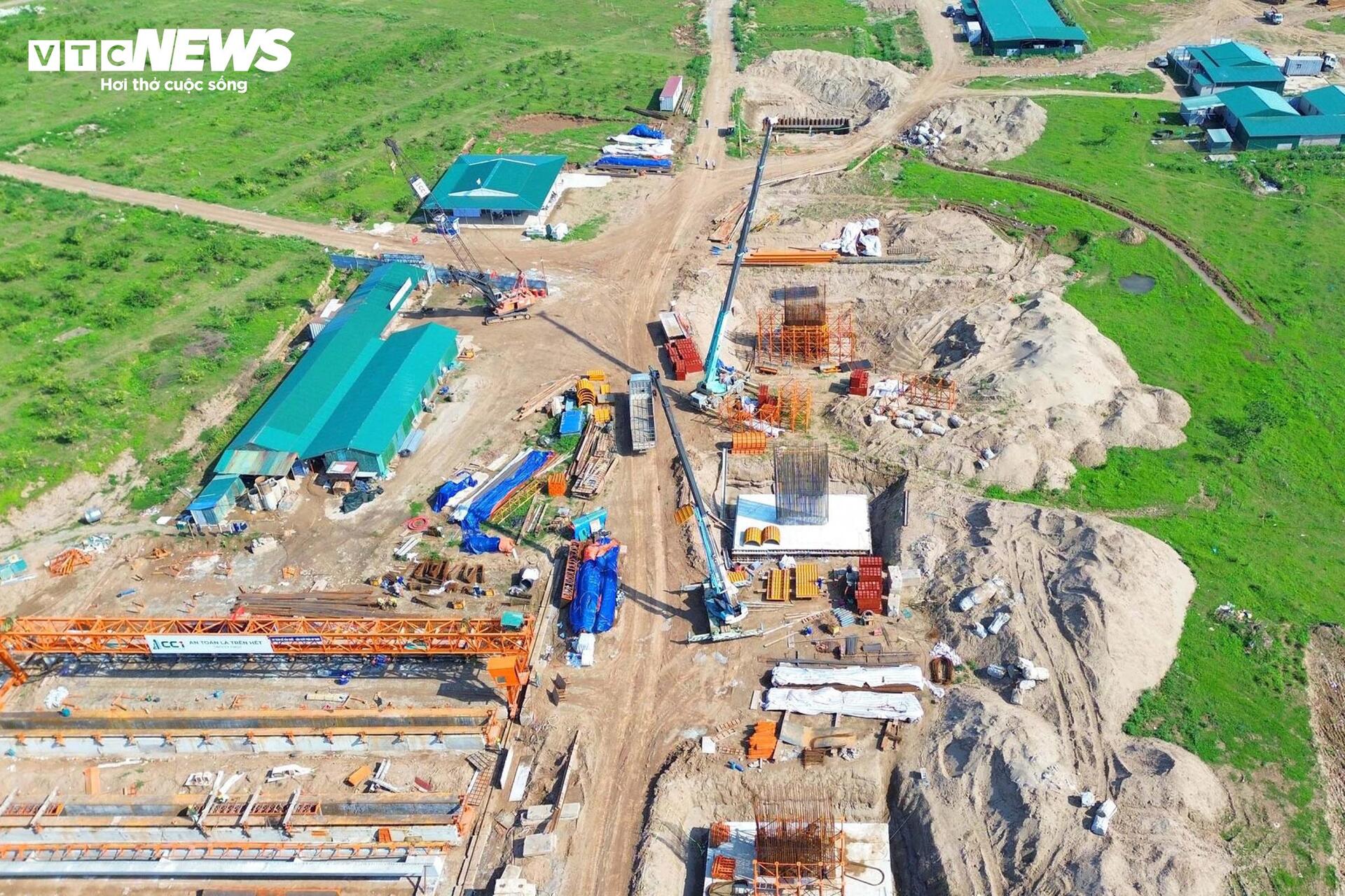 Đại công trường cầu Hồng Hà vượt sông Hồng sau 5 tháng thi công - 12