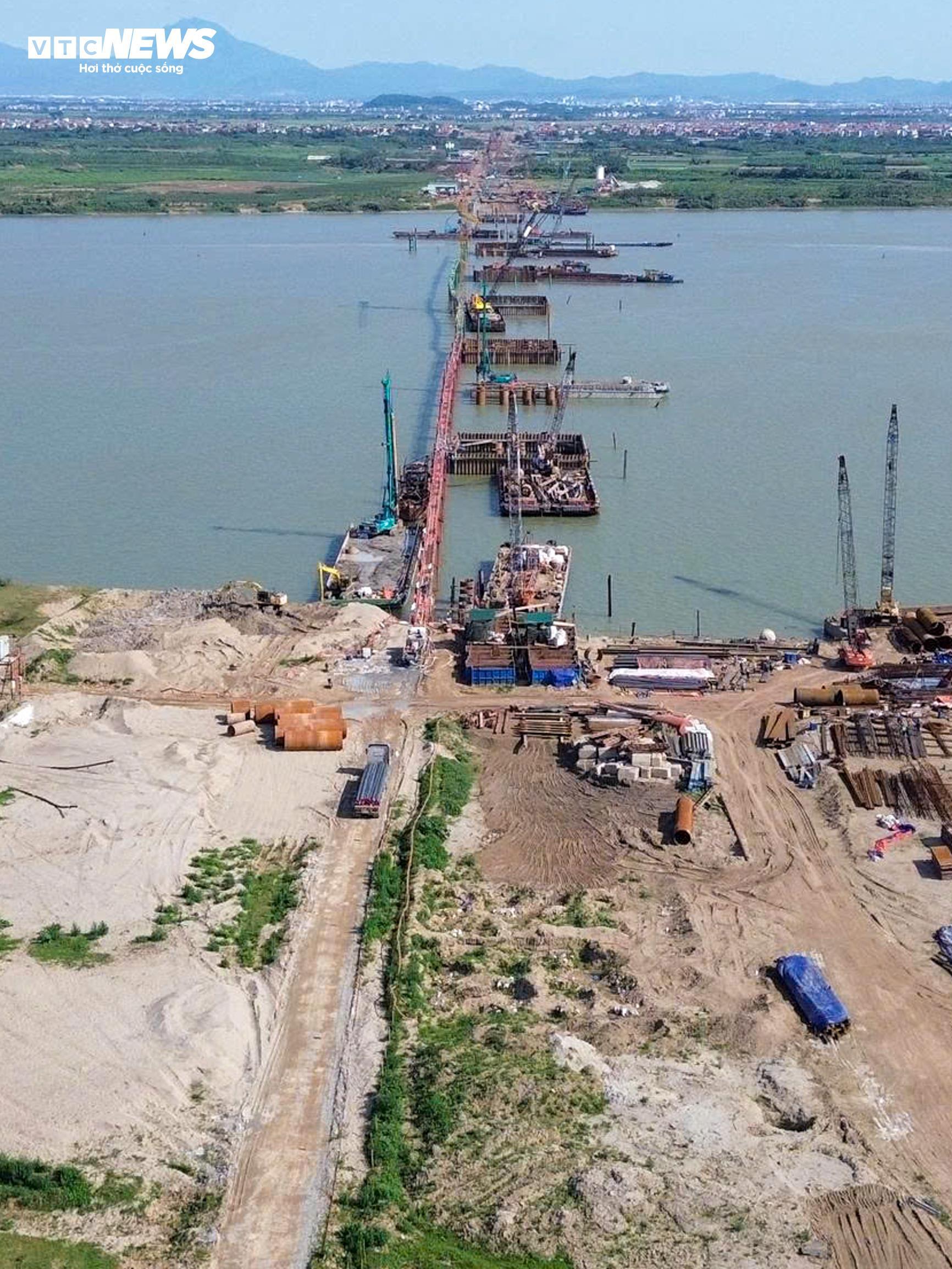 Đại công trường cầu Hồng Hà vượt sông Hồng sau 5 tháng thi công - 5