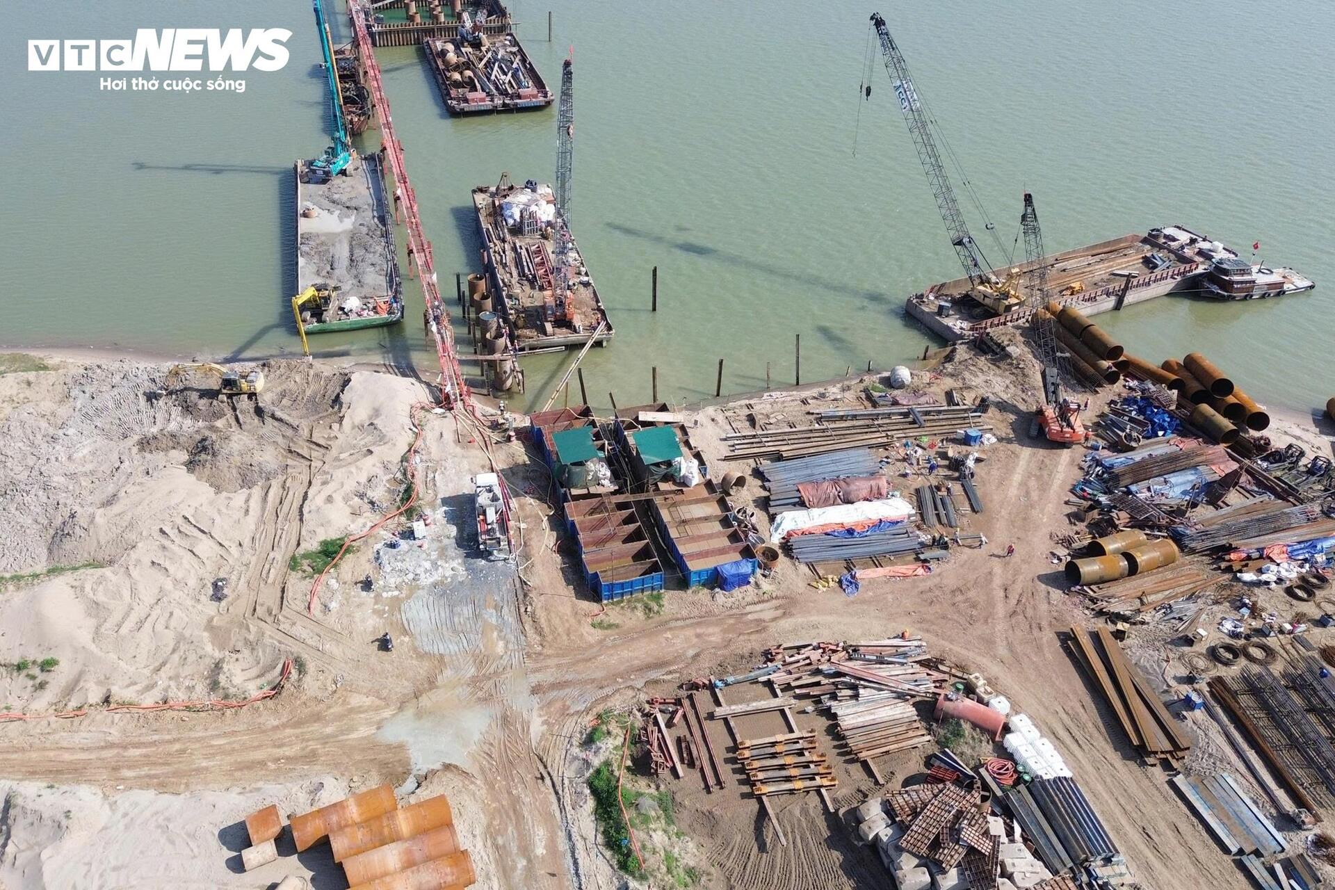 Đại công trường cầu Hồng Hà vượt sông Hồng sau 5 tháng thi công - 3