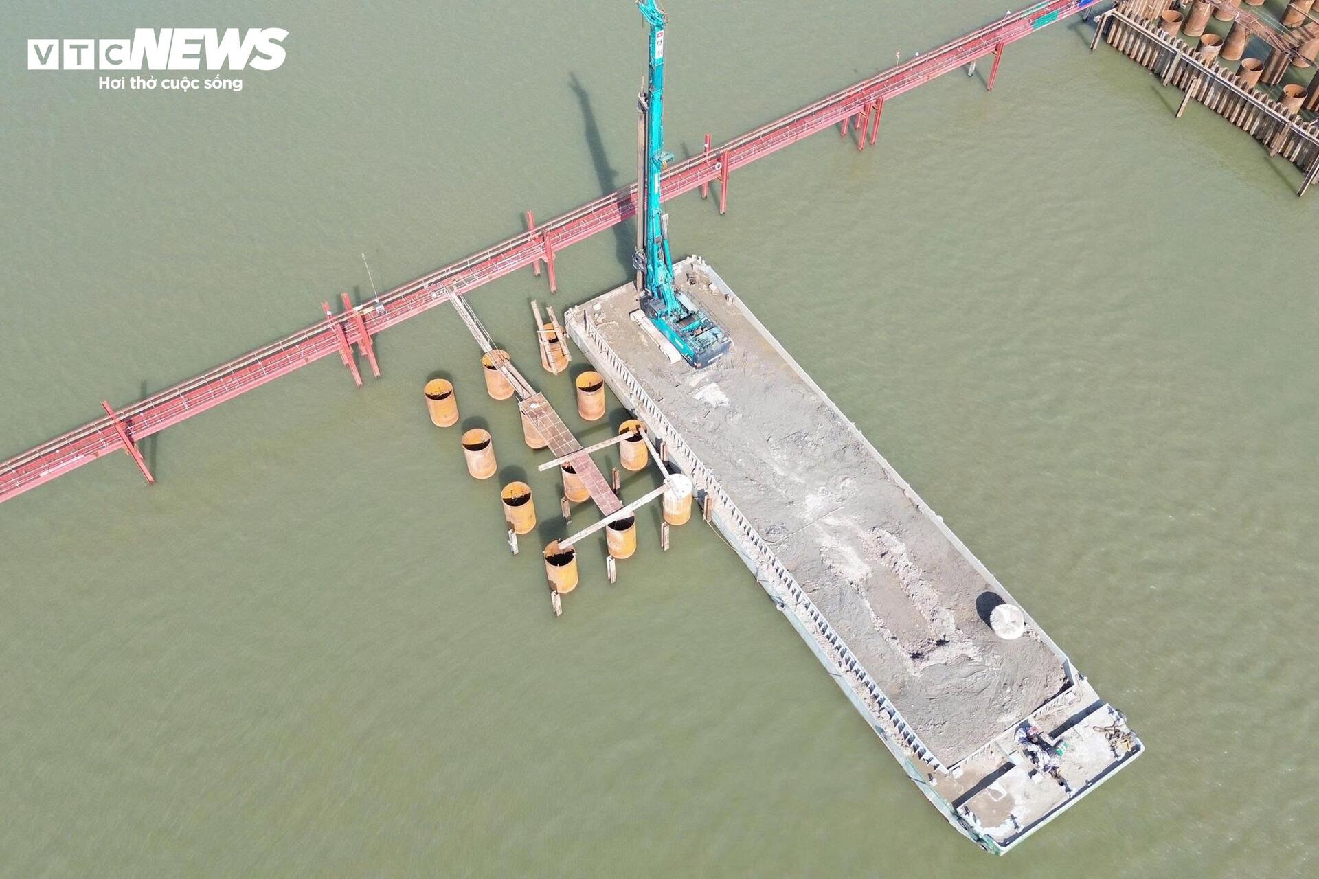 Đại công trường cầu Hồng Hà vượt sông Hồng sau 5 tháng thi công - 6
