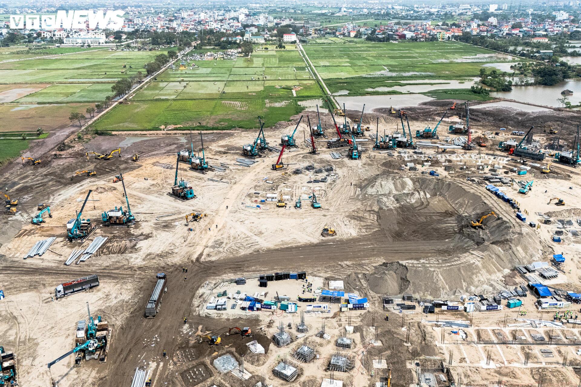 Hình hài sân vận động Trống Đồng lớn nhất thế giới ở ngoại thành Hà Nội - 5