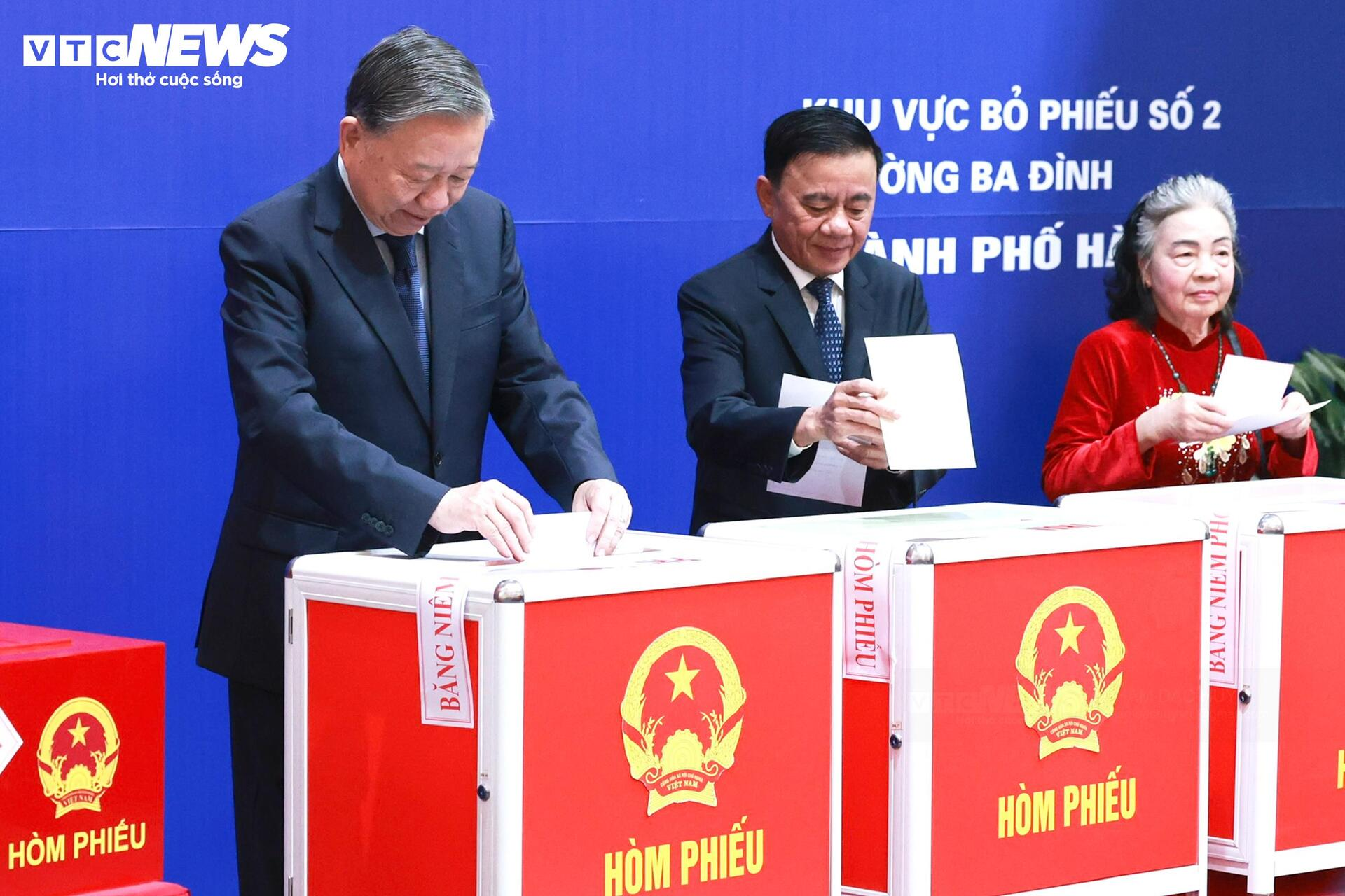 Lá phiếu gửi gắm niềm tin và khát vọng phát triển của đất nước - 1