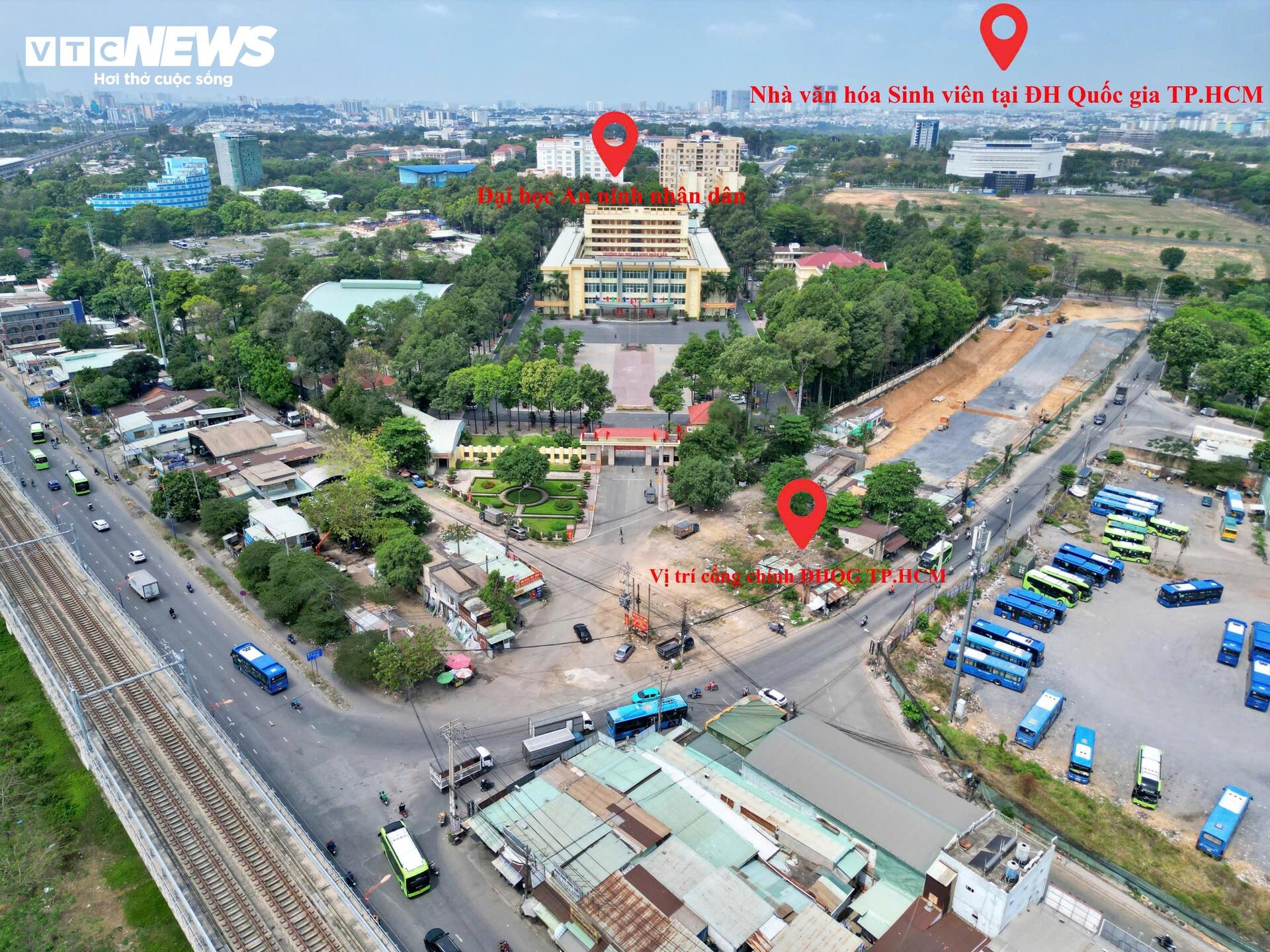 Cổng chính Đại học Quốc gia TP.HCM dang dở vì vướng mặt bằng - 1