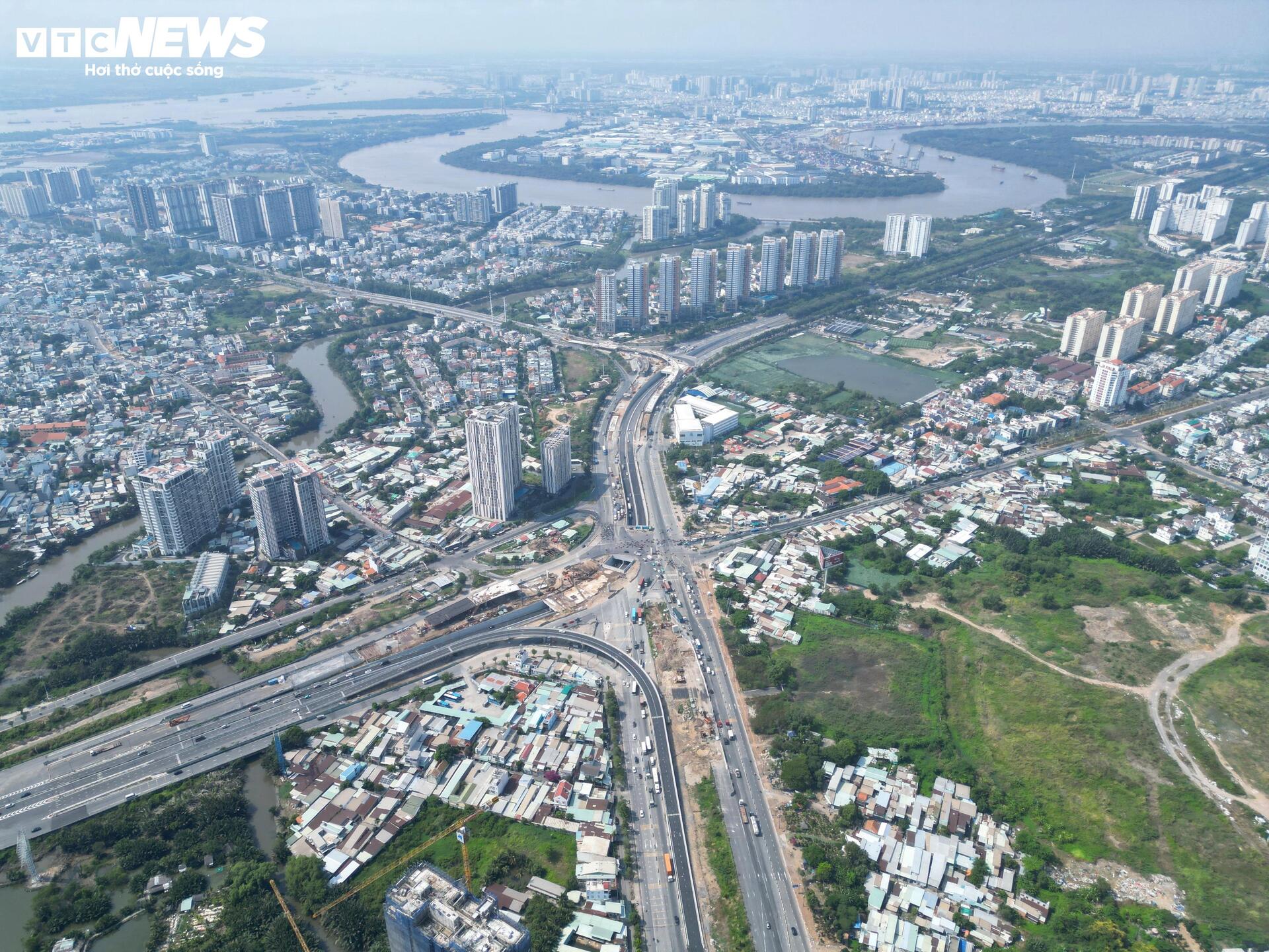 Cận cảnh dự án nút giao hiện đại bậc nhất TP.HCM sau nhiều lần chậm tiến độ - 14