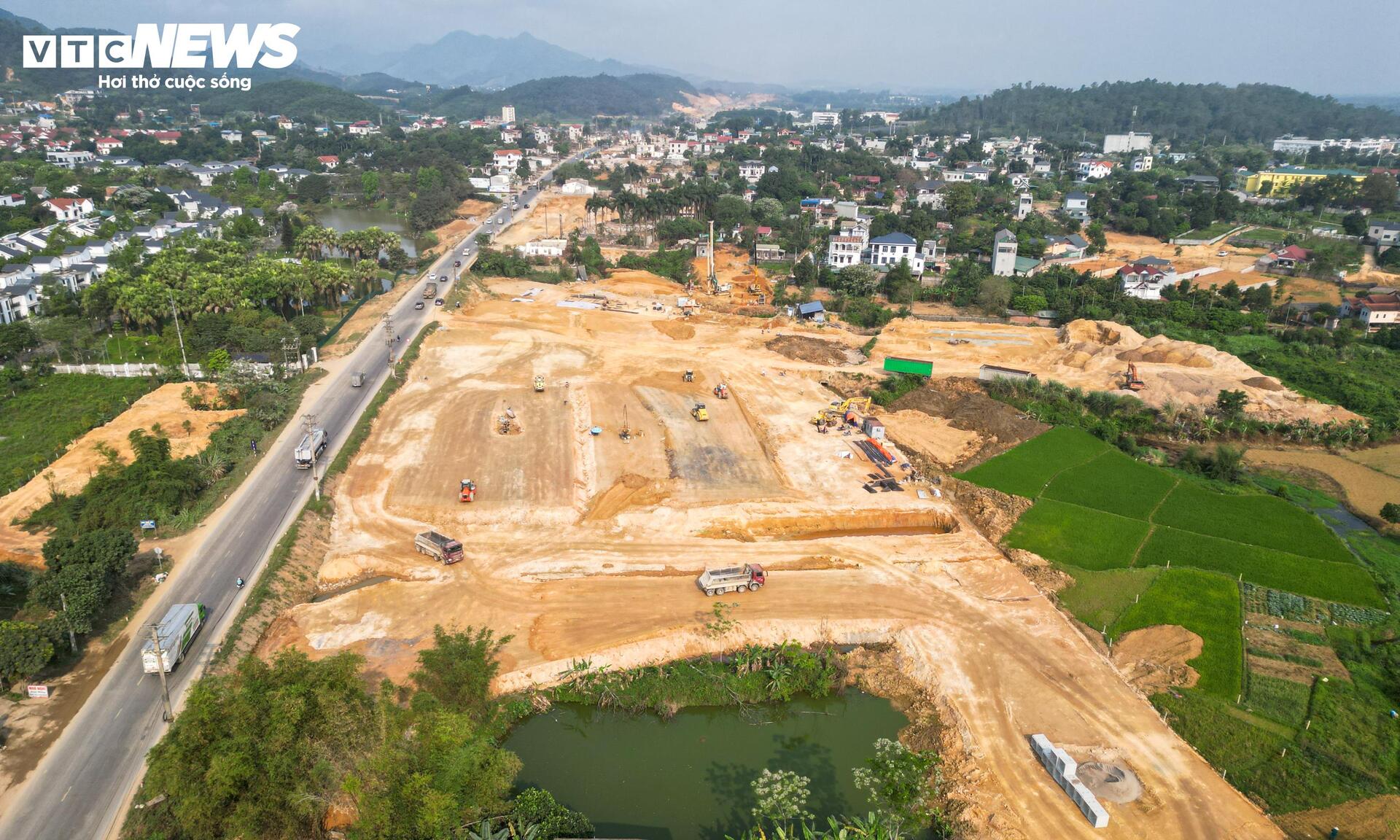 Mục sở thị công trường cao tốc 5.200 tỷ đồng nối đại lộ dài nhất Việt Nam - 13