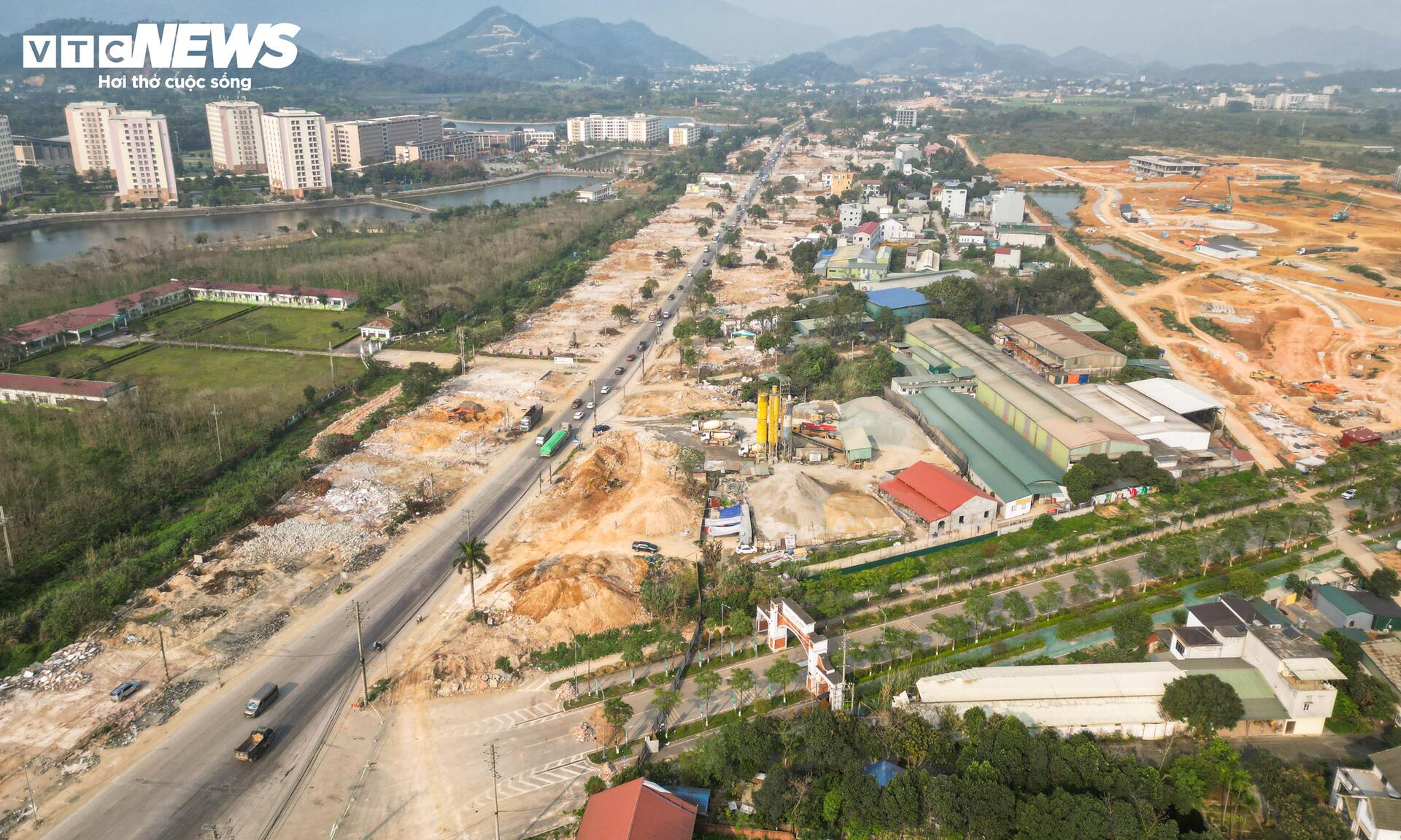 Mục sở thị công trường cao tốc 5.200 tỷ đồng nối đại lộ dài nhất Việt Nam - 1