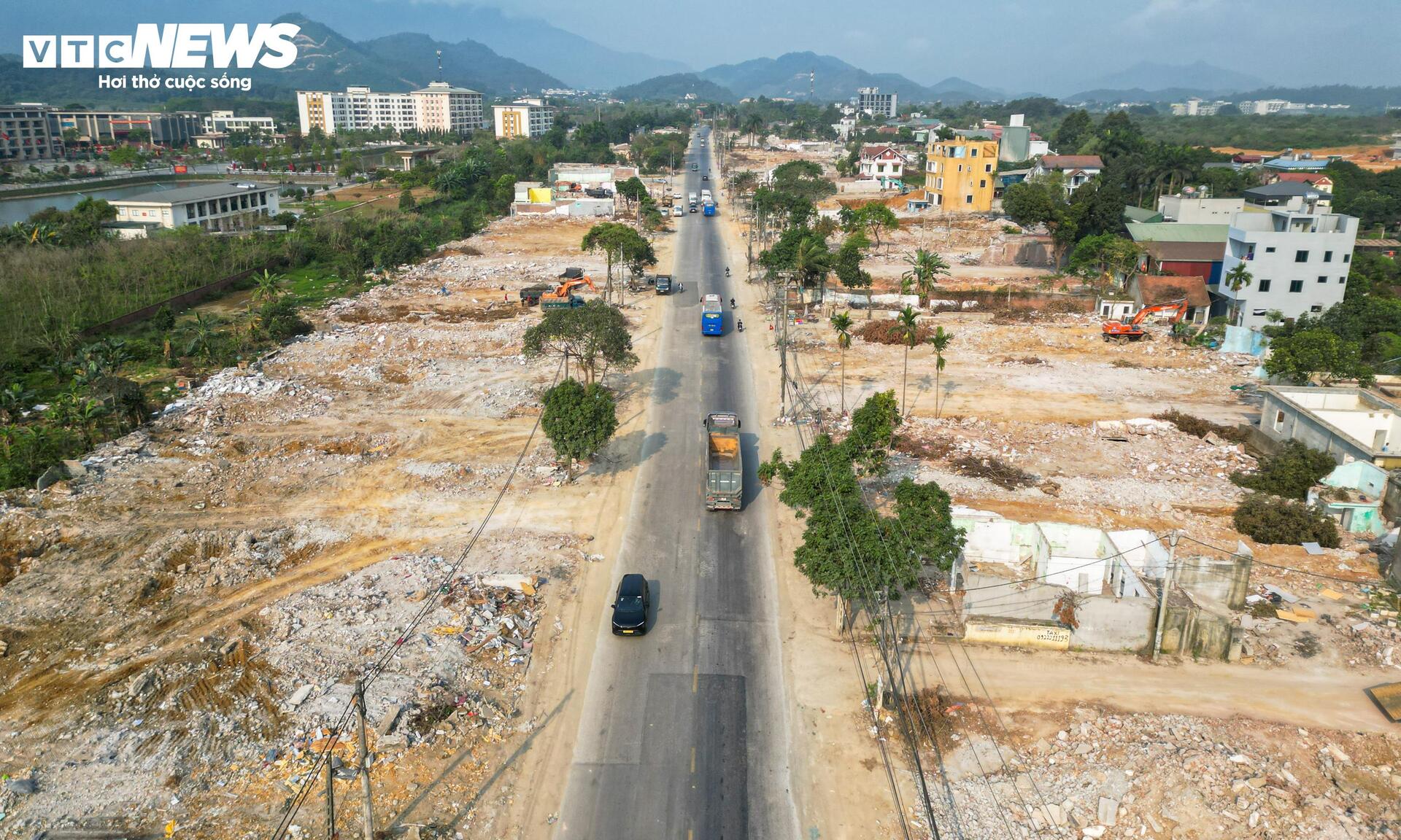 Mục sở thị công trường cao tốc 5.200 tỷ đồng nối đại lộ dài nhất Việt Nam - 4