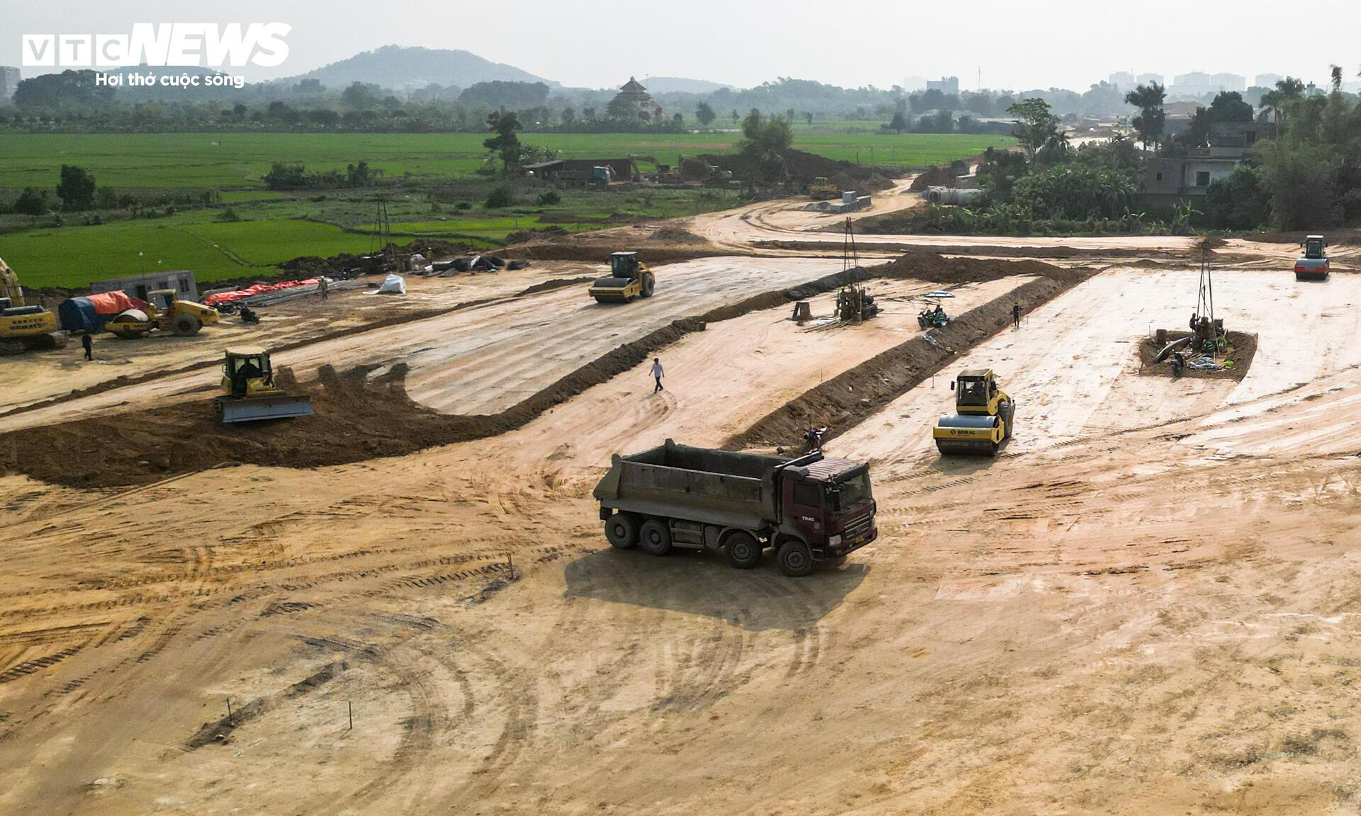 Mục sở thị công trường cao tốc 5.200 tỷ đồng nối đại lộ dài nhất Việt Nam - 7