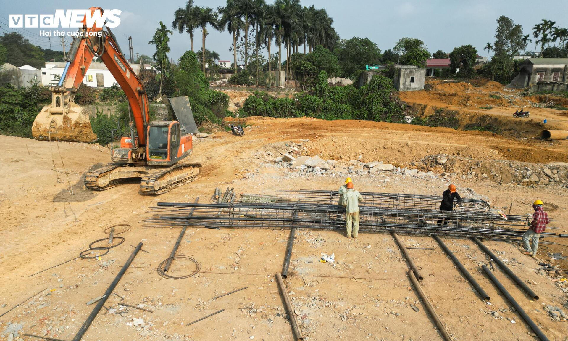 Mục sở thị công trường cao tốc 5.200 tỷ đồng nối đại lộ dài nhất Việt Nam - 8