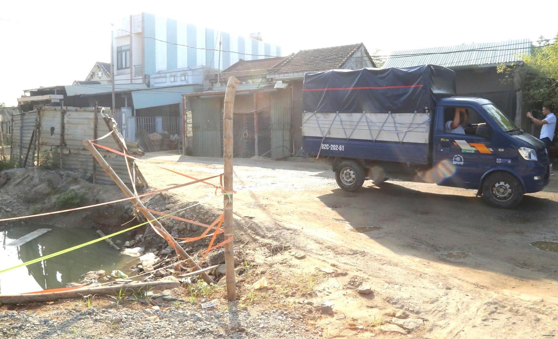 Dân ngán ngẩm dự án mở rộng quốc lộ hơn 1.800 tỷ thi công kiểu 'rùa bò' - 7