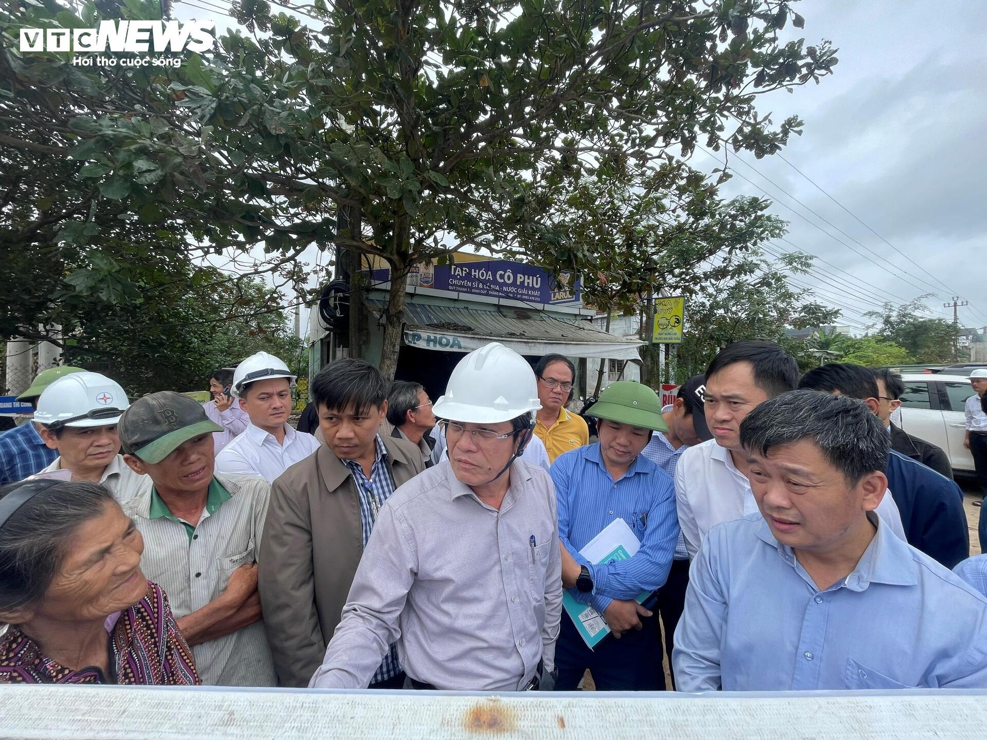 Dân ngán ngẩm dự án mở rộng quốc lộ hơn 1.800 tỷ thi công kiểu 'rùa bò' - 6