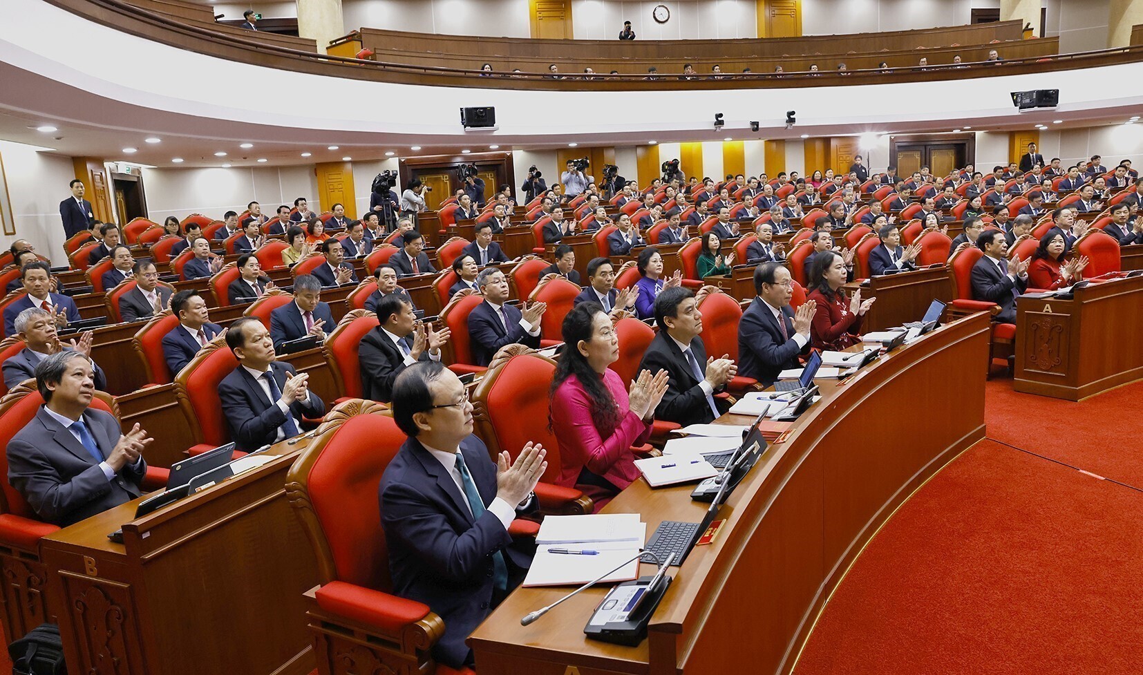 Toàn cảnh phiên khai mạc Hội nghị lần thứ 2 Ban Chấp hành Trung ương khóa XIV - 10