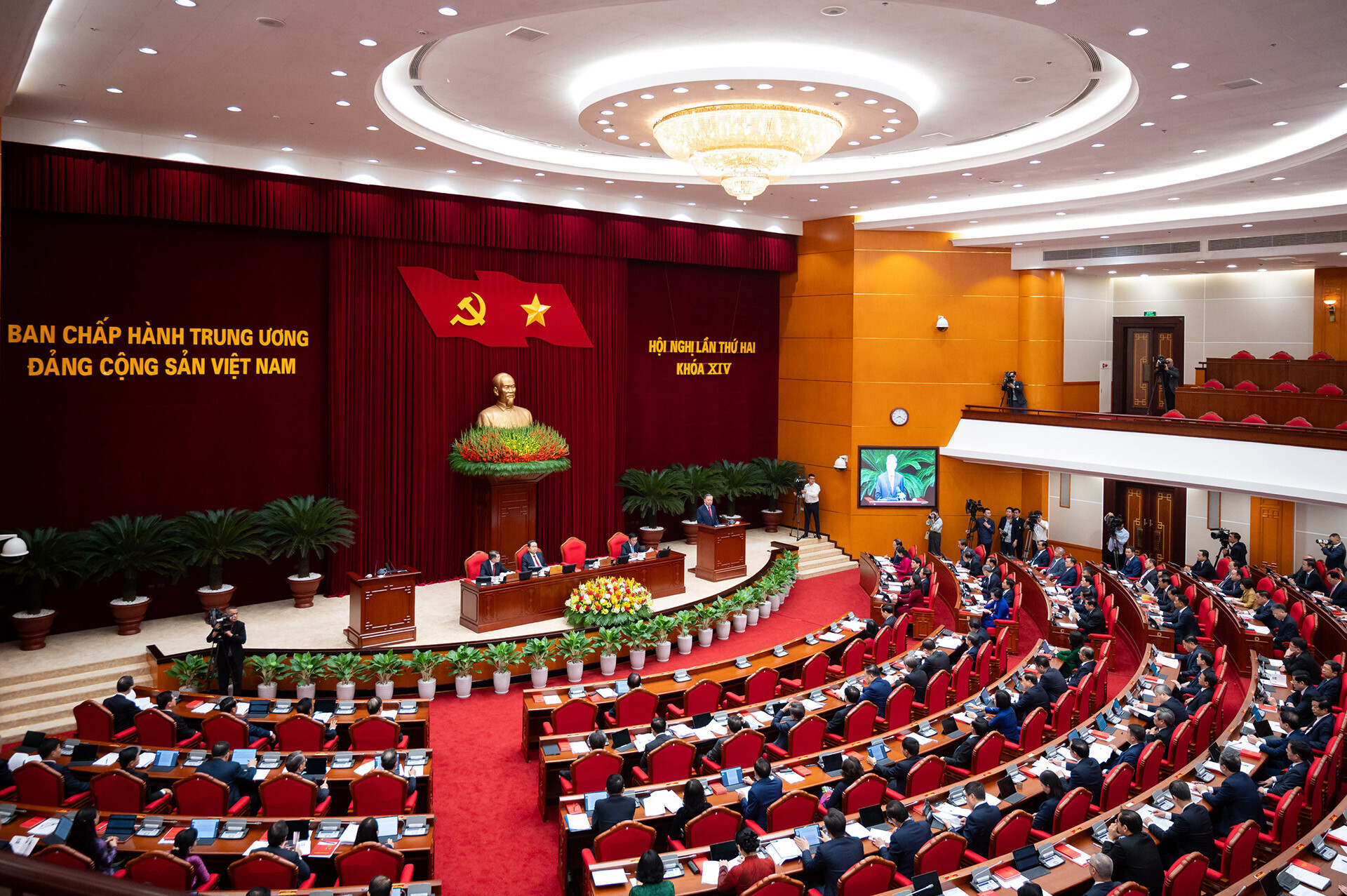 Toàn cảnh phiên khai mạc Hội nghị lần thứ 2 Ban Chấp hành Trung ương khóa XIV - 12