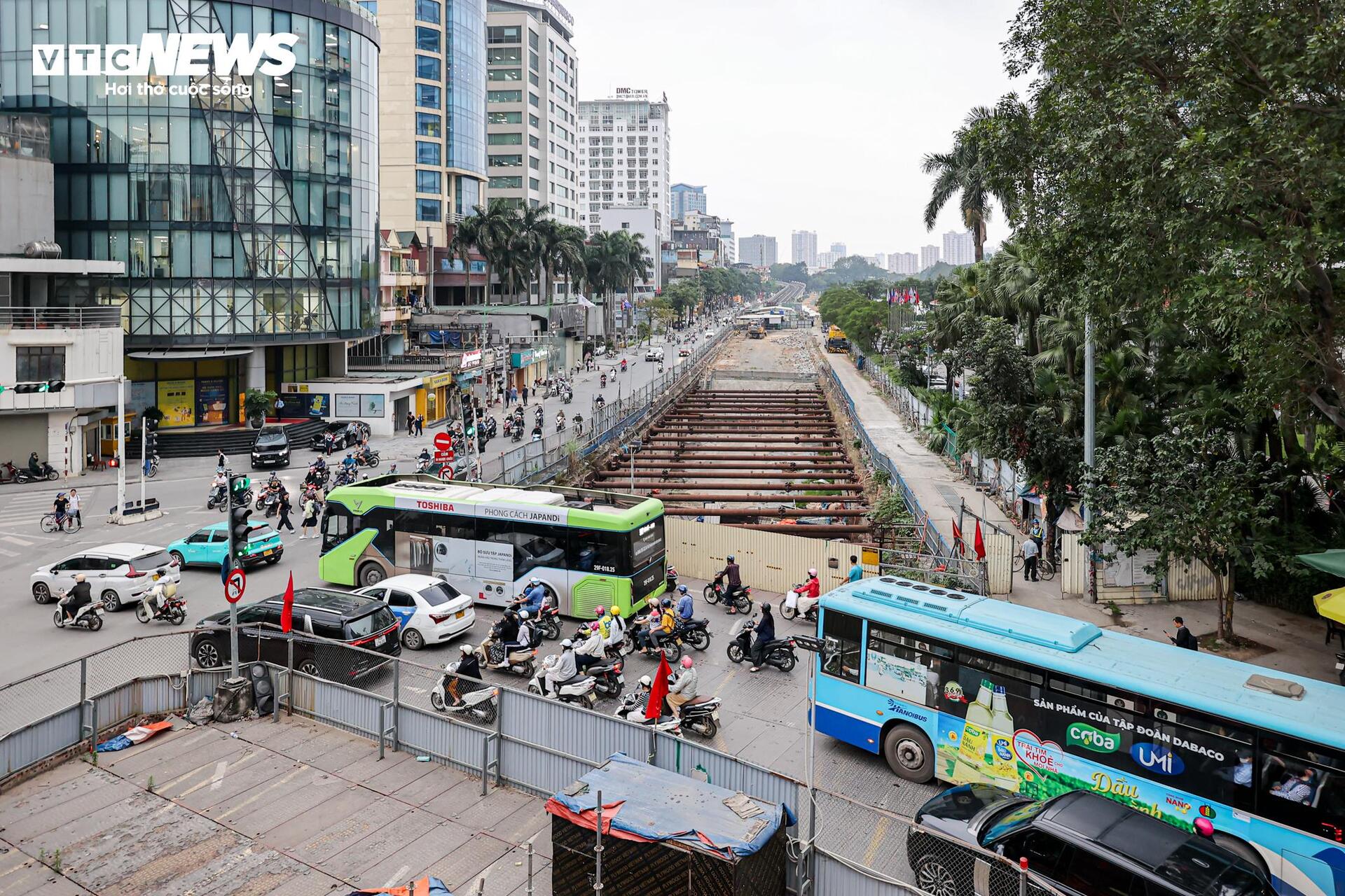 Lô cốt metro Nhổn-ga Hà Nội án ngữ gần chục năm, phố trung tâm thành 'phố chết' - 6