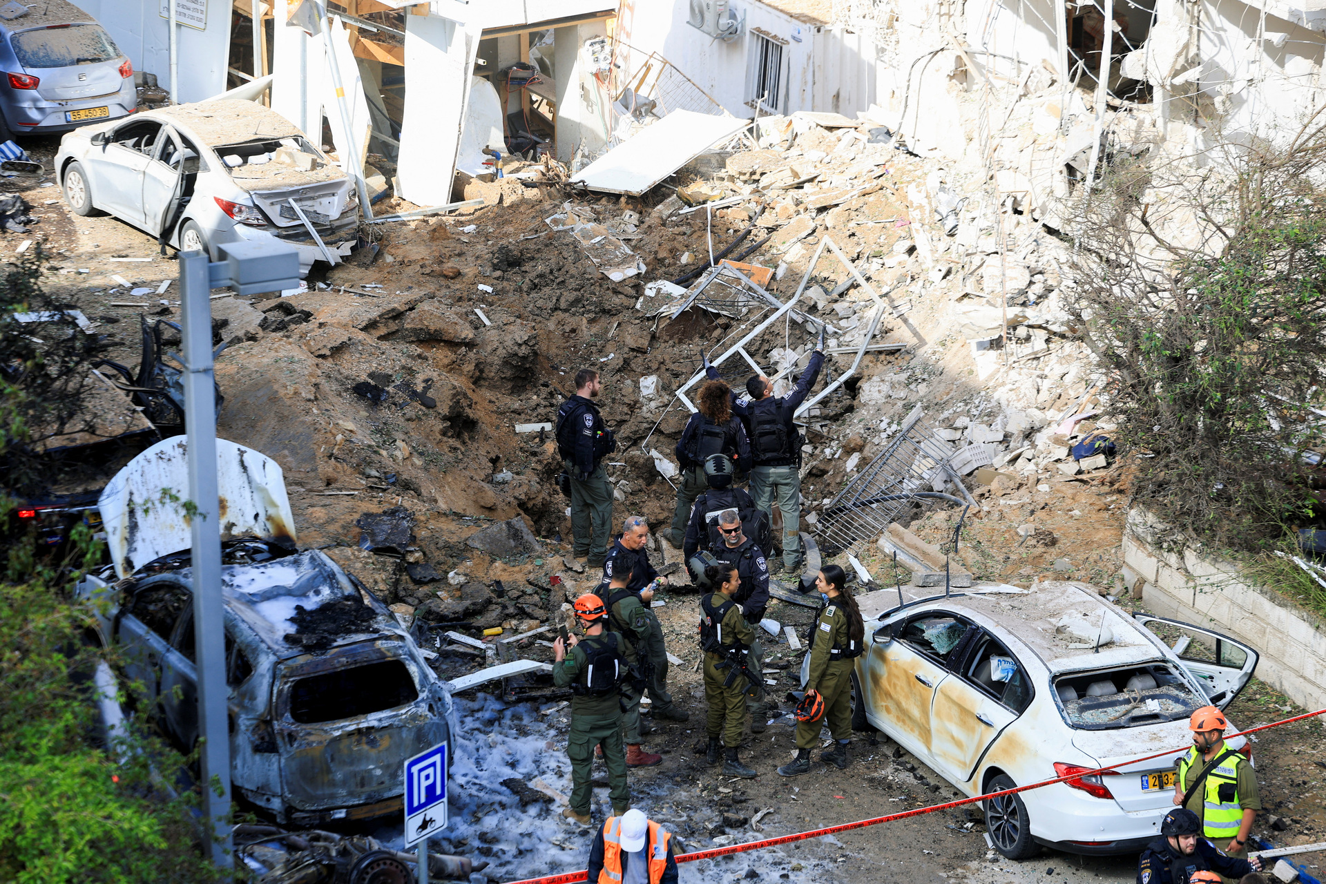 Thủ đô Israel oằn mình hứng 7 đợt tên lửa Iran dội xuống suốt từ đêm đến sáng - 2