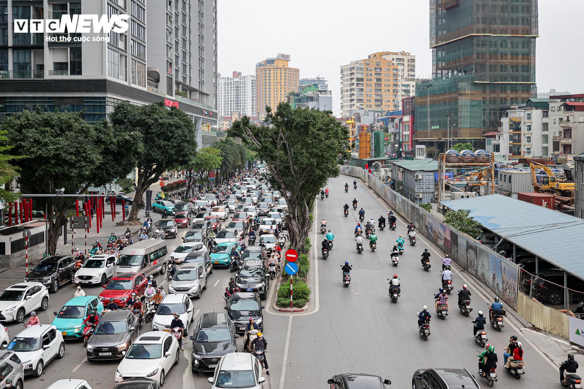 Lô cốt metro Nhổn-ga Hà Nội án ngữ gần chục năm, phố trung tâm thành 'phố chết' - 4