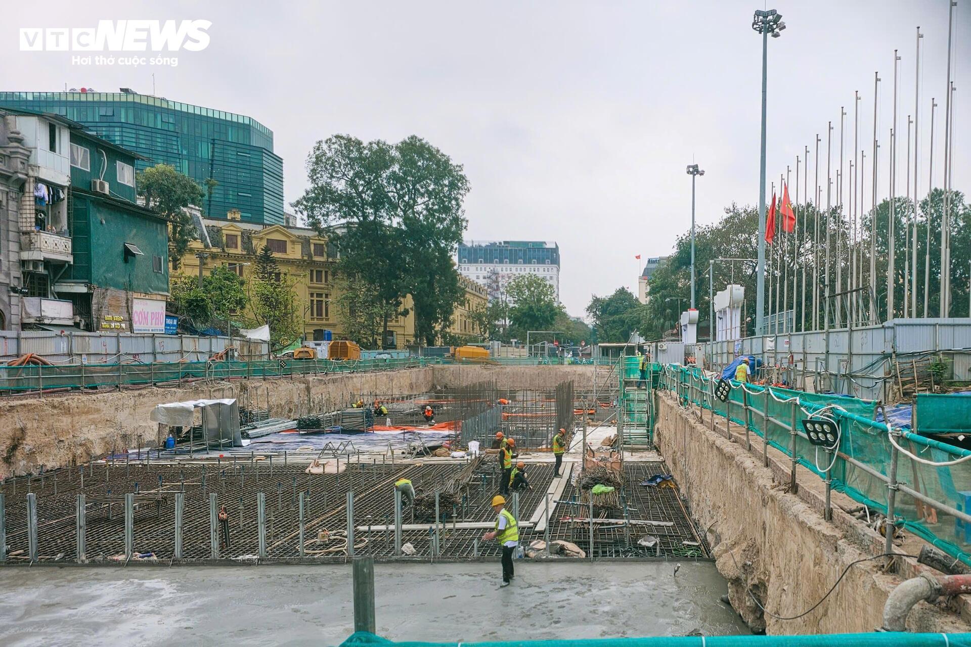 Công trường thi công ga ngầm tuyến metro Nhổn - ga Hà Nội tại khu vực đường Trần Hưng Đạo.