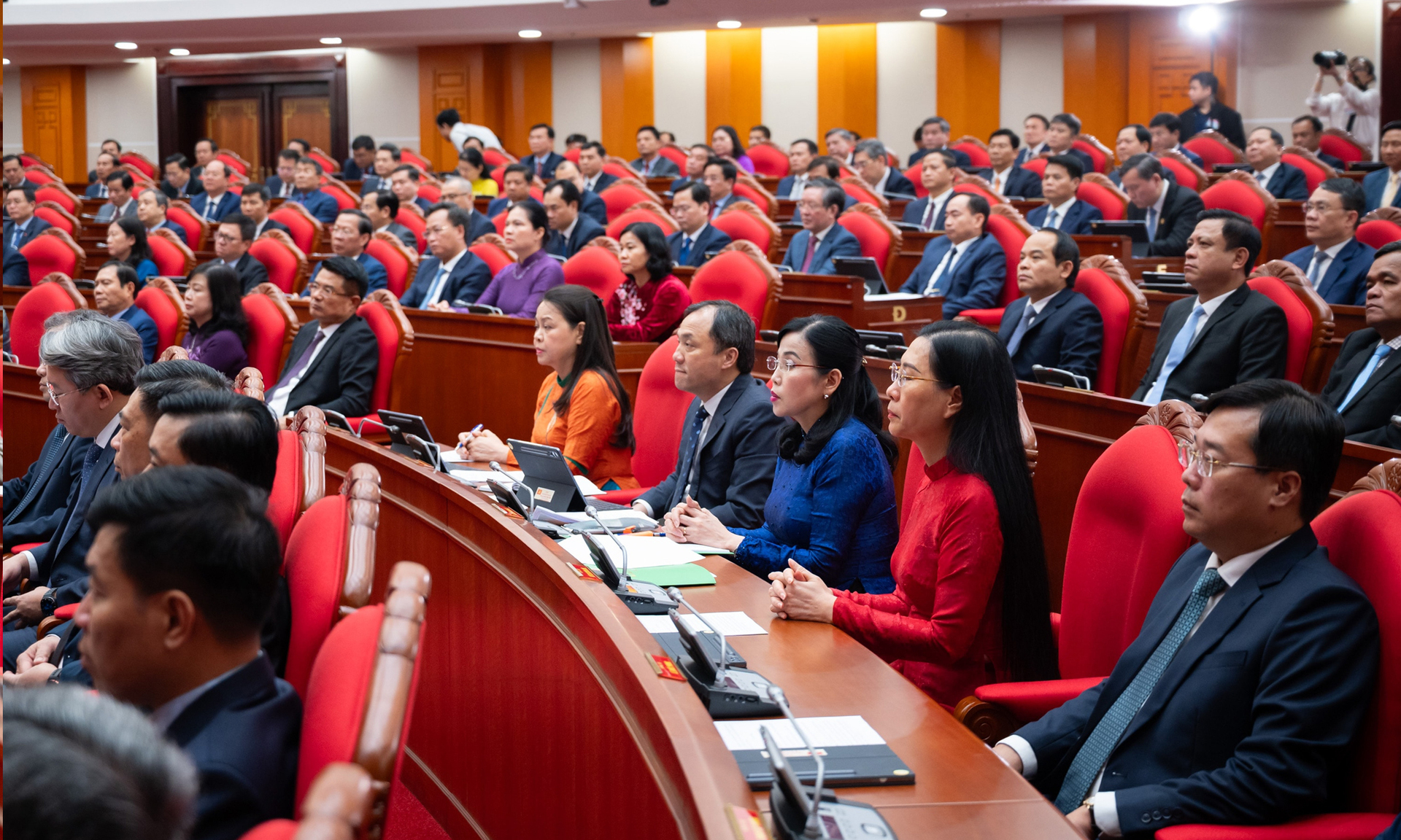 Toàn cảnh phiên bế mạc Hội nghị lần thứ 2 Ban Chấp hành Trung ương Đảng khóa XIV - 8