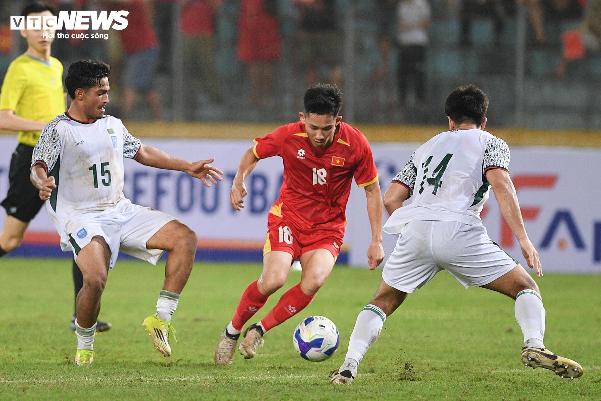 Dàn sao CLB Hà Nội bùng nổ, tuyển Việt Nam thắng dễ Bangladesh - 11